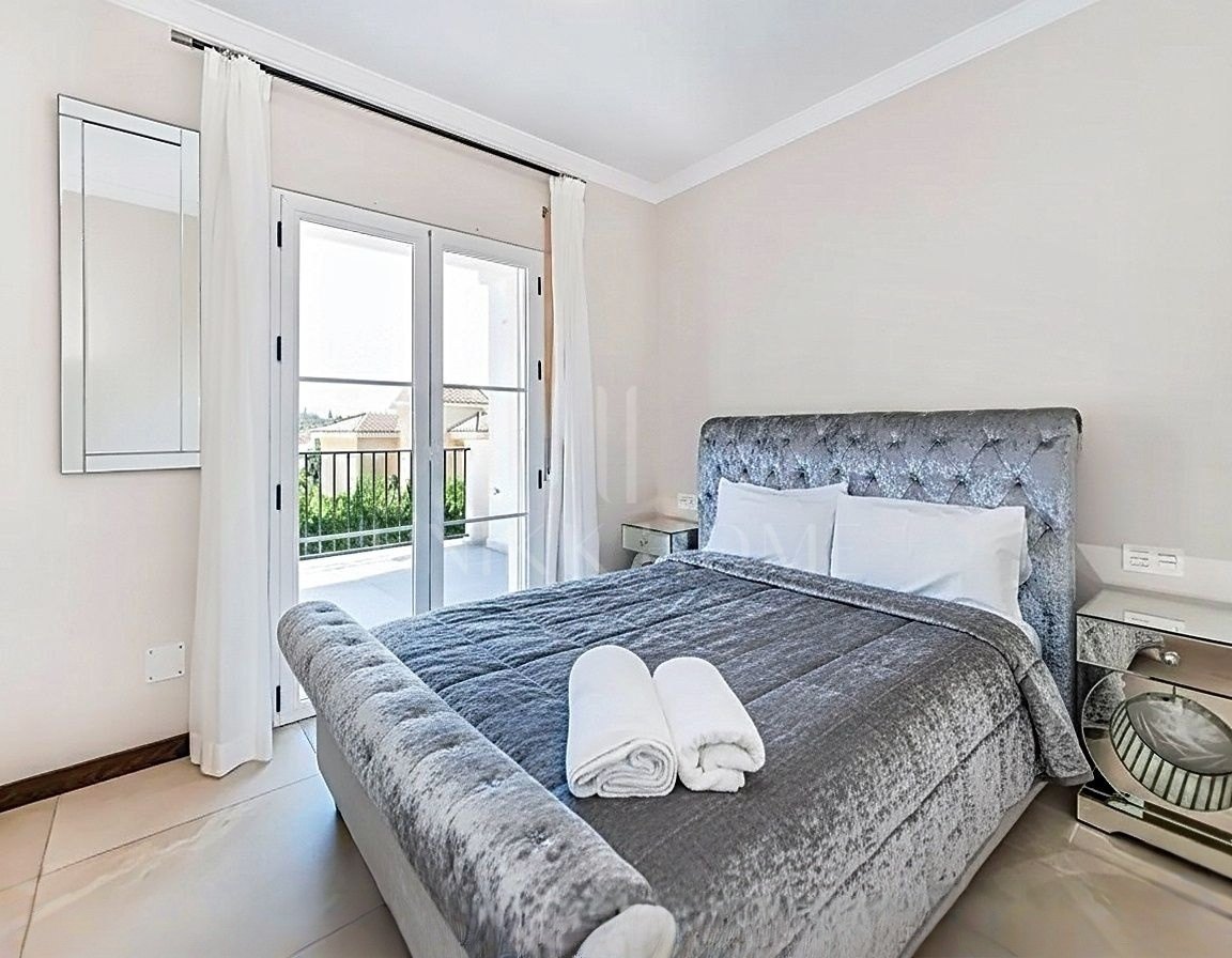 Elegante villa andaluza con encanto contemporáneo en Las Brisas - Nueva Andalucía, Marbella