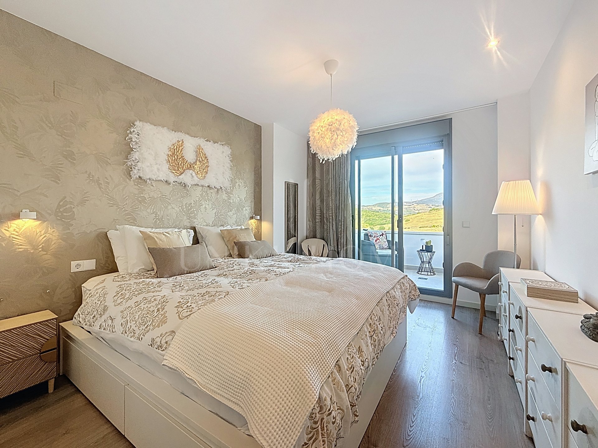 Ático con Vistas al Mar y Amplio Solarium - Estepona Oeste