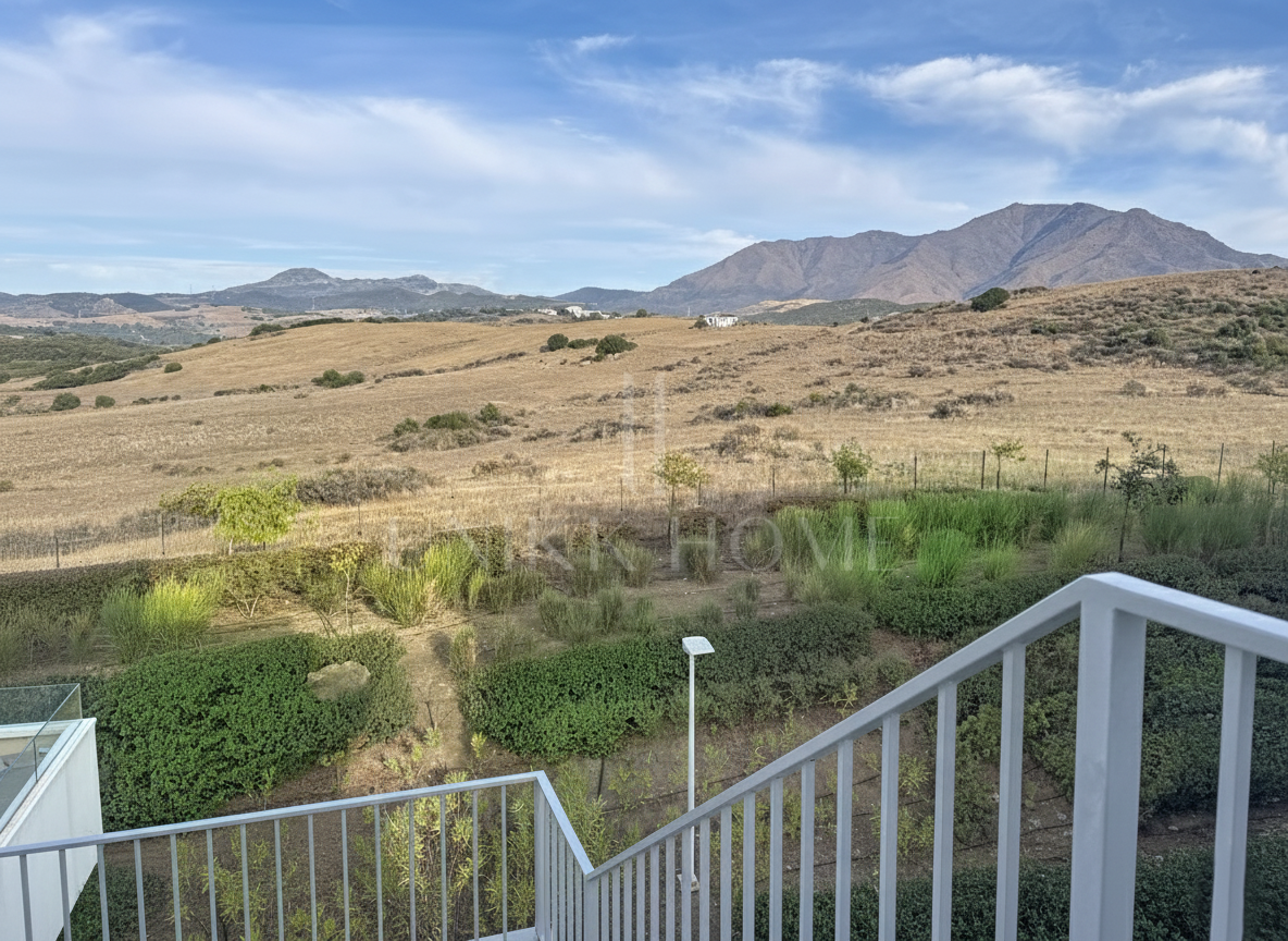Ático con Vistas al Mar y Amplio Solarium - Estepona Oeste