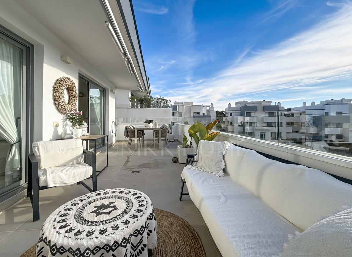 Ático con Vistas al Mar y Amplio Solarium - Estepona Oeste