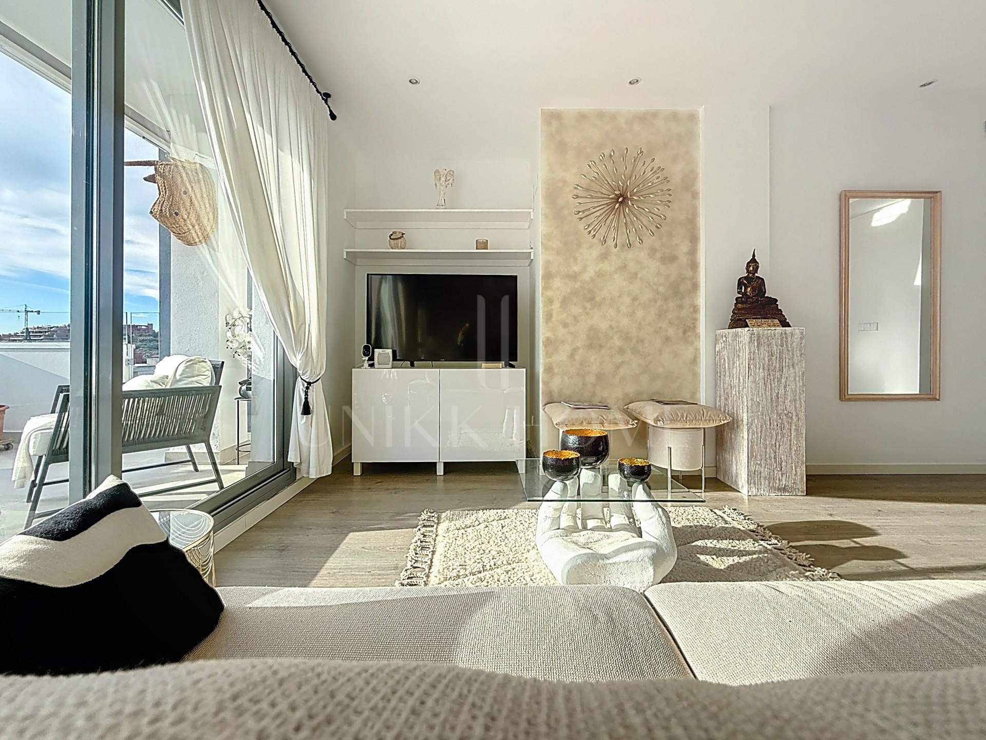 Ático con Vistas al Mar y Amplio Solarium - Estepona Oeste