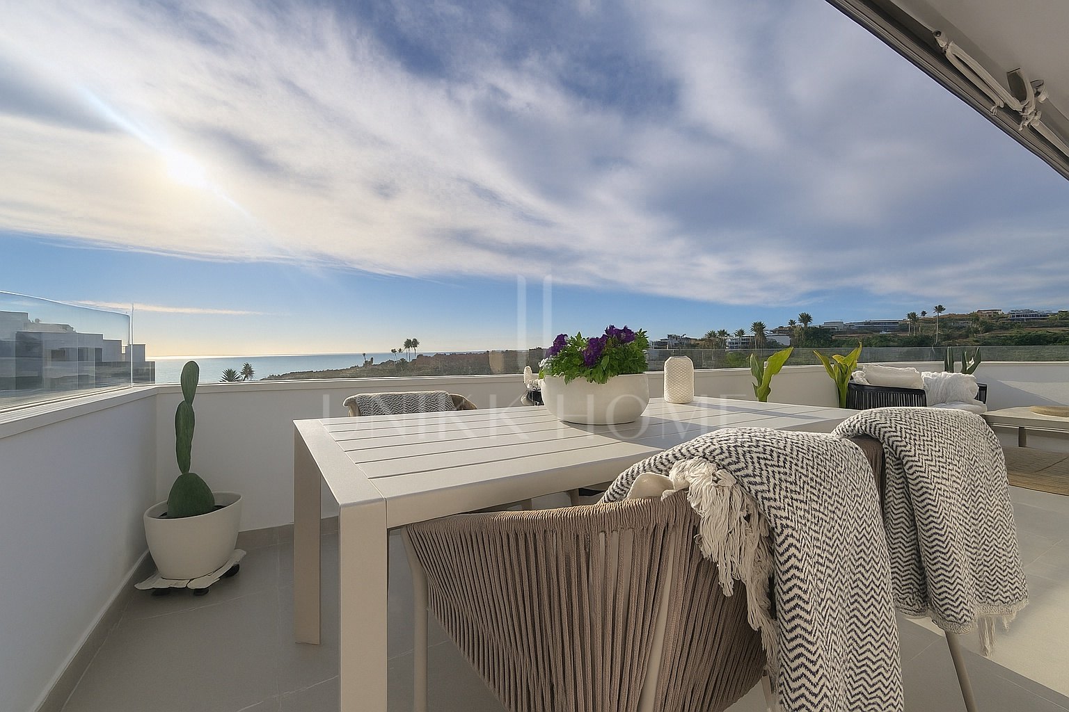 Ático con Vistas al Mar y Amplio Solarium - Estepona Oeste