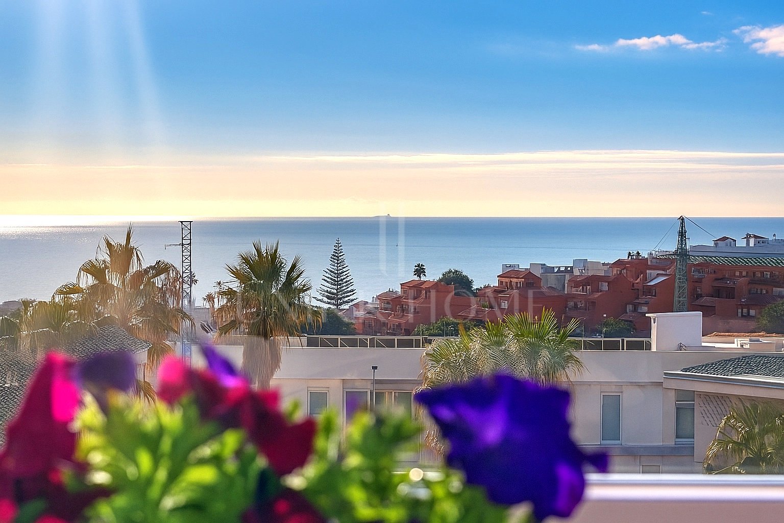 Ático con Vistas al Mar y Amplio Solarium - Estepona Oeste