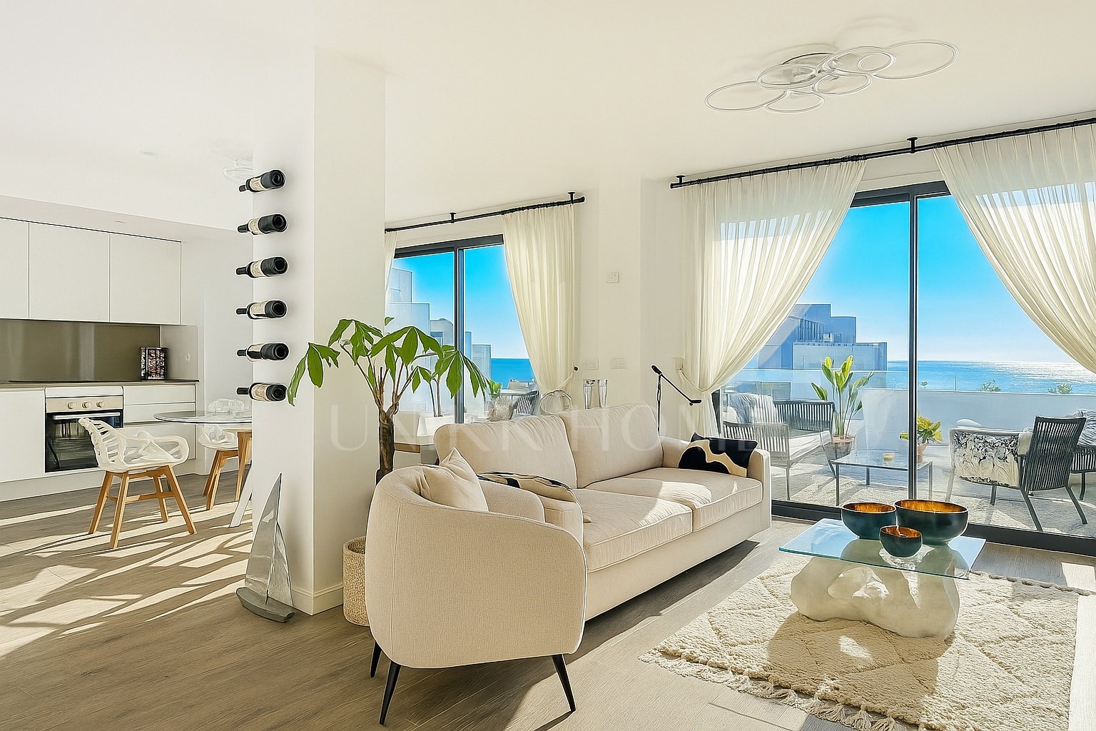 Ático con Vistas al Mar y Amplio Solarium - Estepona Oeste