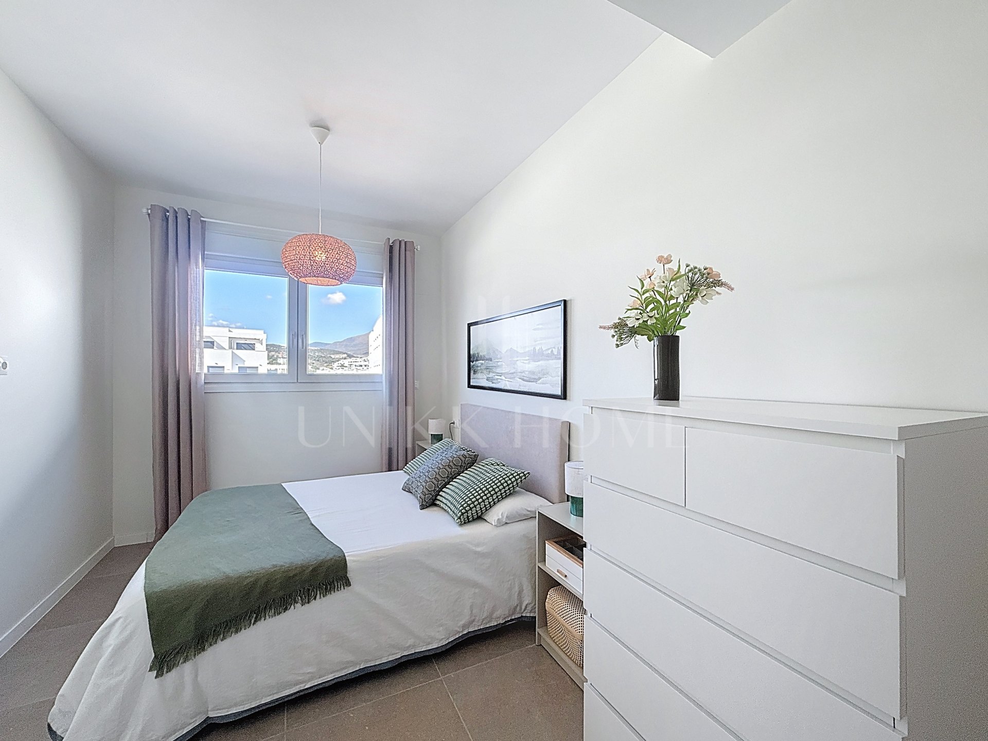 Modern apartment ready to move in – with sea views and within walking distance to the beach – West Estepona area