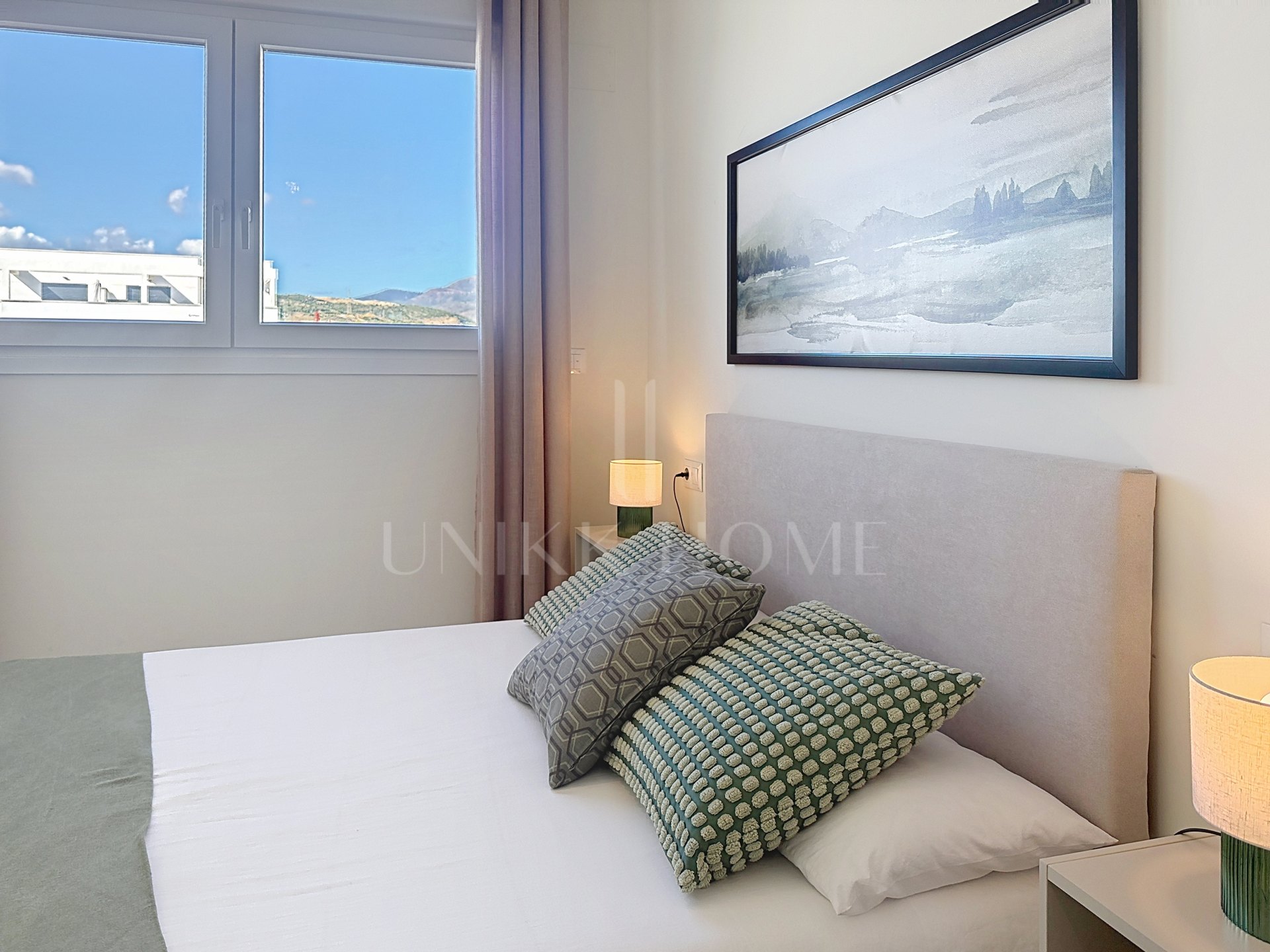 Modern apartment ready to move in – with sea views and within walking distance to the beach – West Estepona area