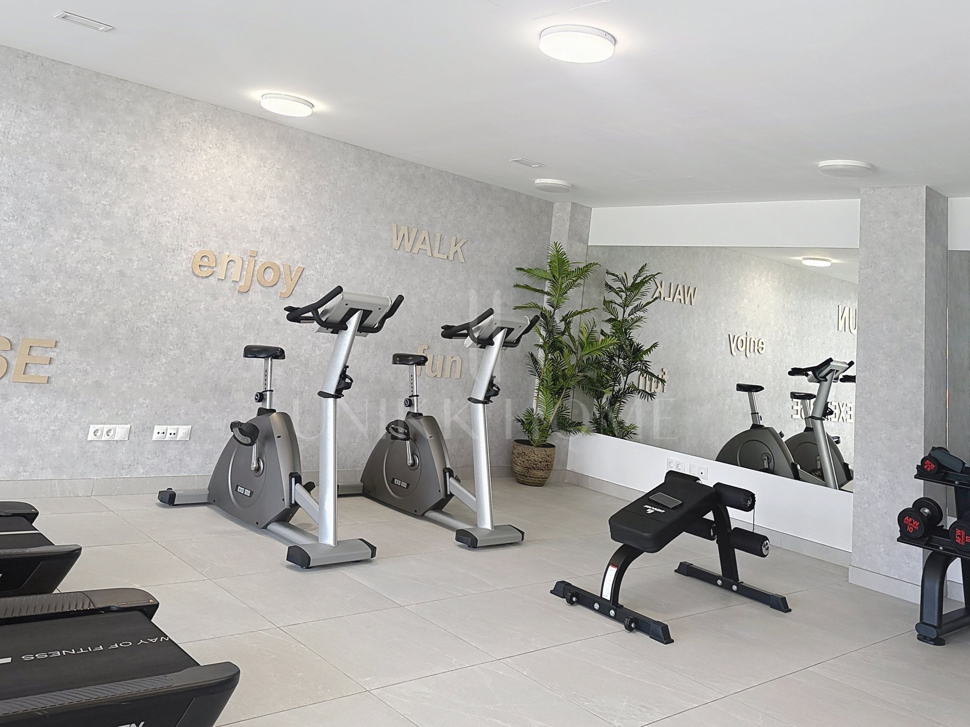 Modern apartment ready to move in – with sea views and within walking distance to the beach – West Estepona area