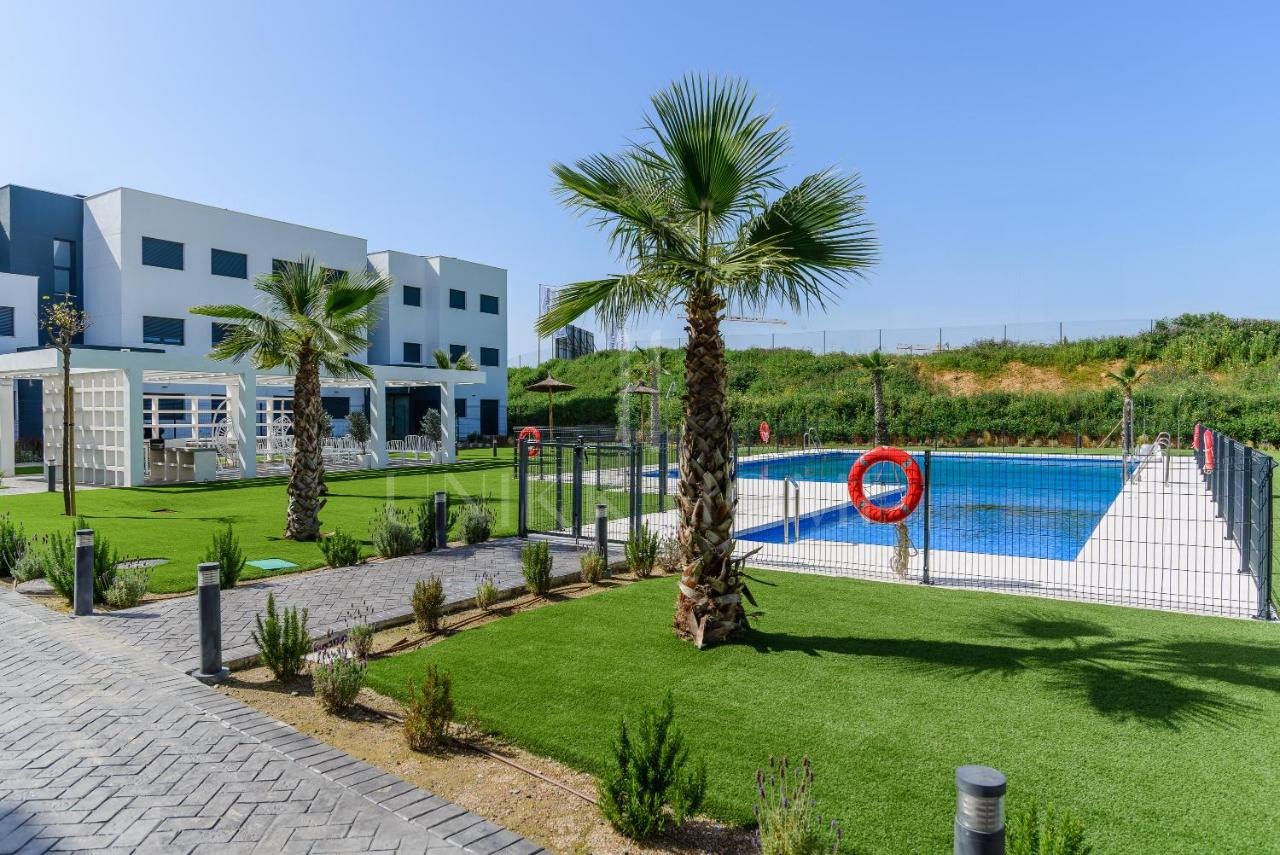 Modern apartment ready to move in – with sea views and within walking distance to the beach – West Estepona area