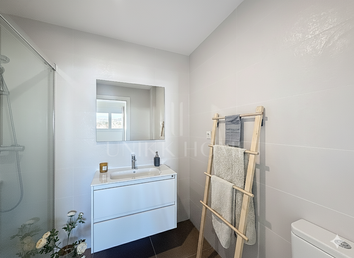 Modern apartment ready to move in – with sea views and within walking distance to the beach – West Estepona area