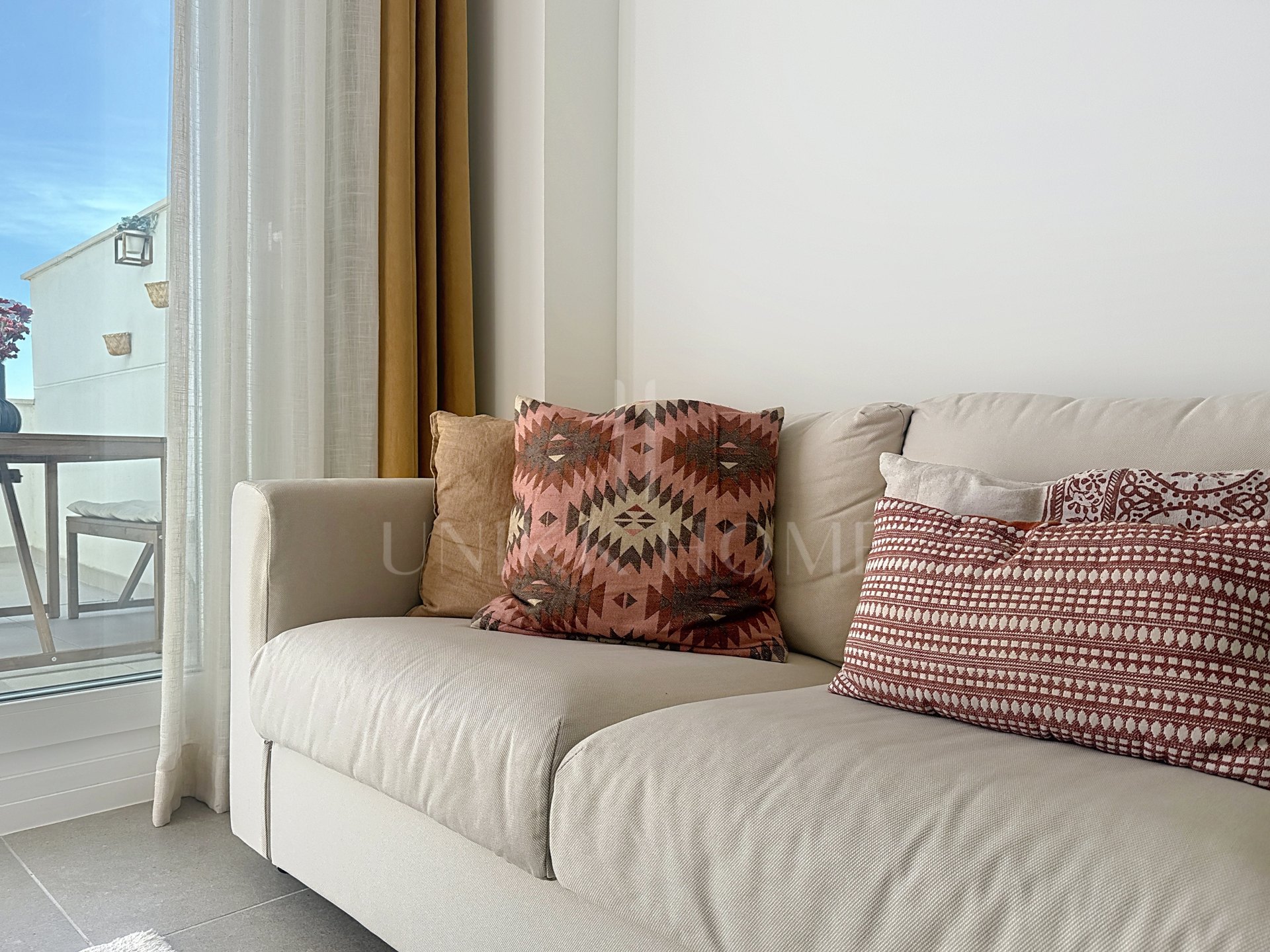 Modern apartment ready to move in – with sea views and within walking distance to the beach – West Estepona area