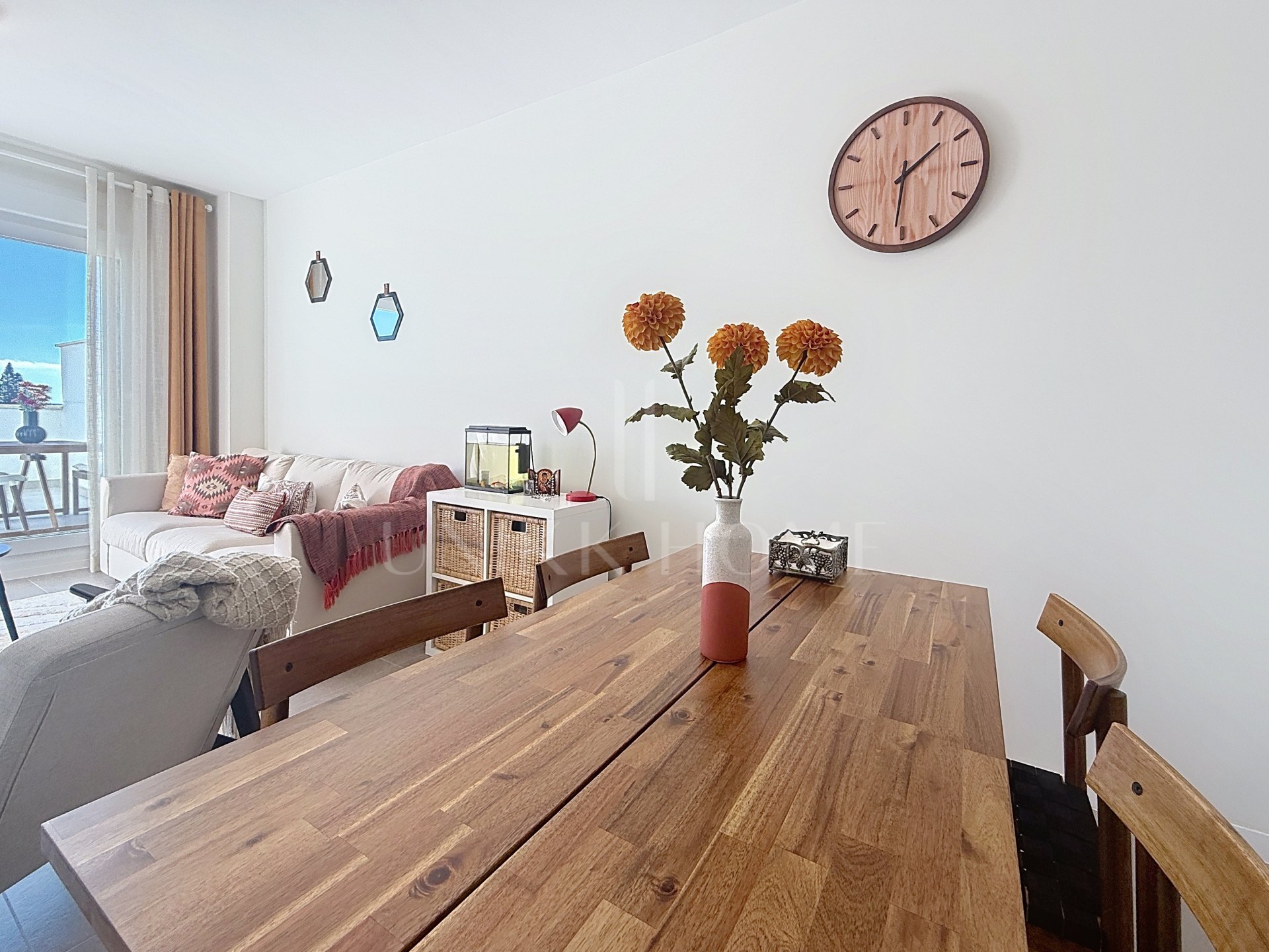 Modern apartment ready to move in – with sea views and within walking distance to the beach – West Estepona area