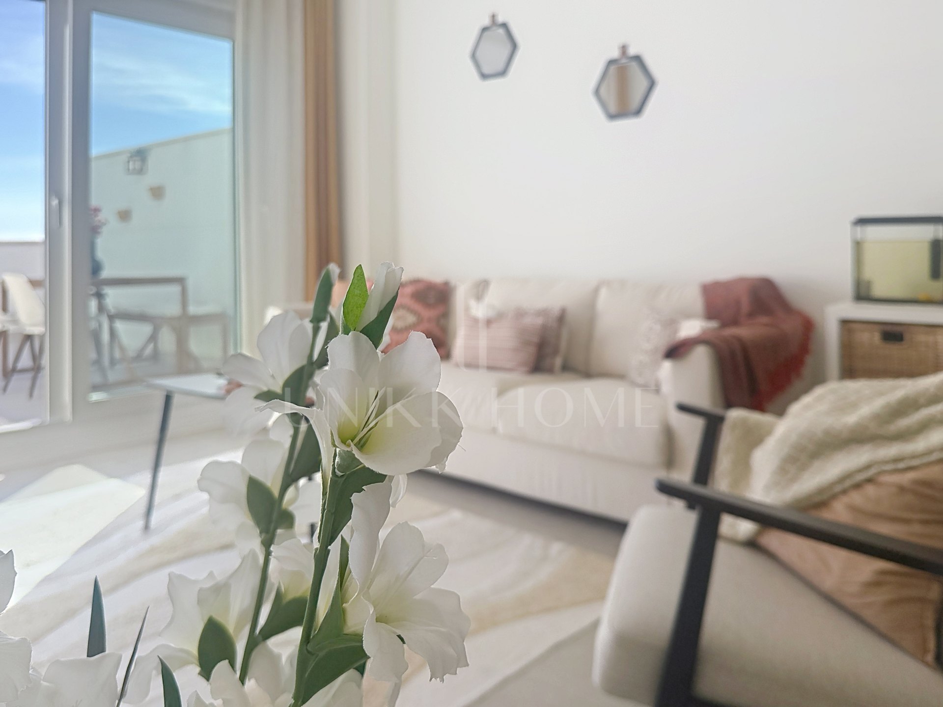 Modern apartment ready to move in – with sea views and within walking distance to the beach – West Estepona area