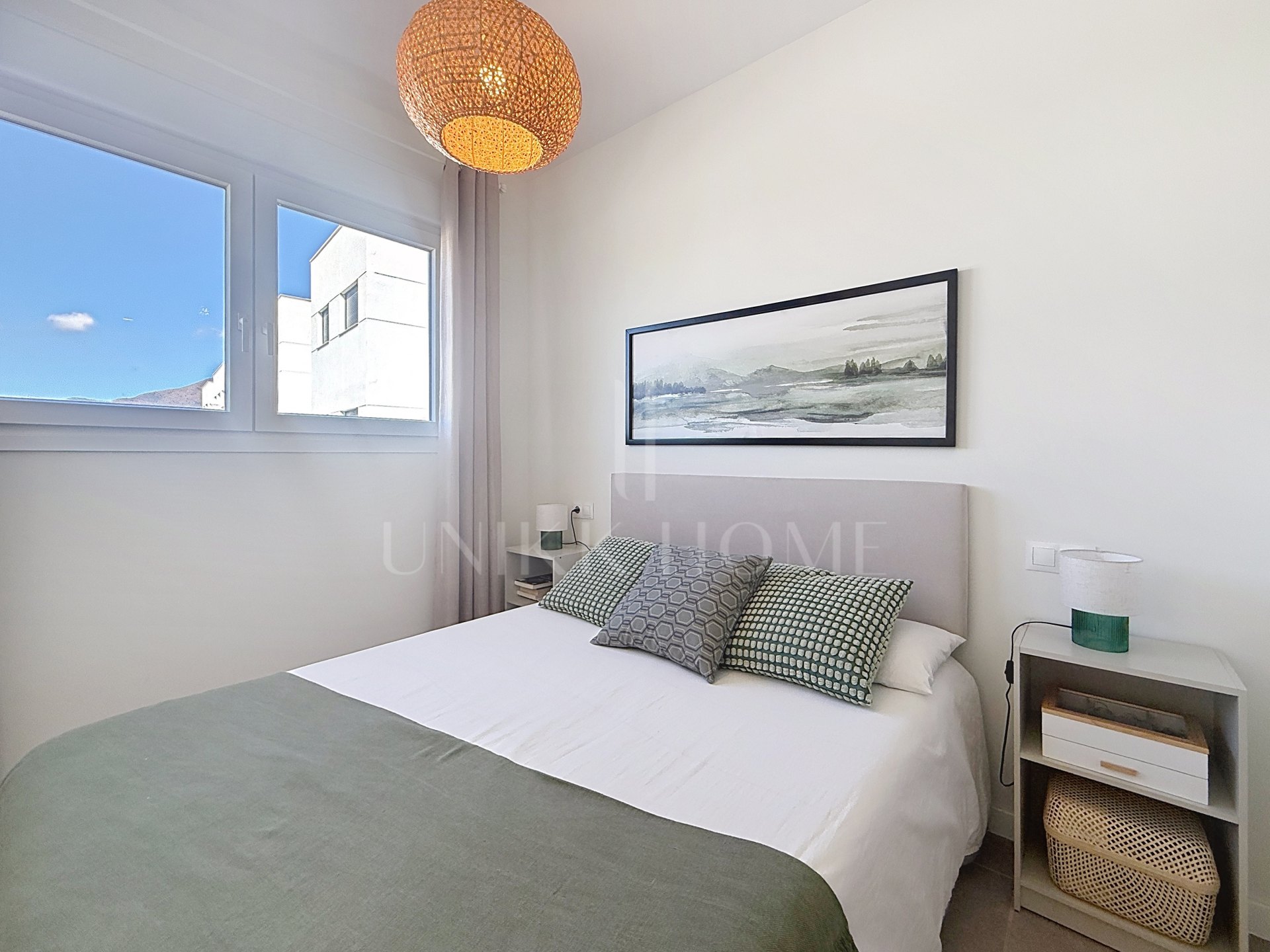 Modern apartment ready to move in – with sea views and within walking distance to the beach – West Estepona area