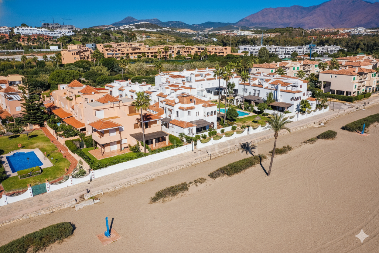 Adosado esquina en primera línea de playa en Marina de Casares, Casares Playa