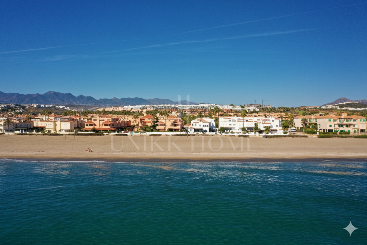 Adosado esquina en primera línea de playa en Marina de Casares, Casares Playa