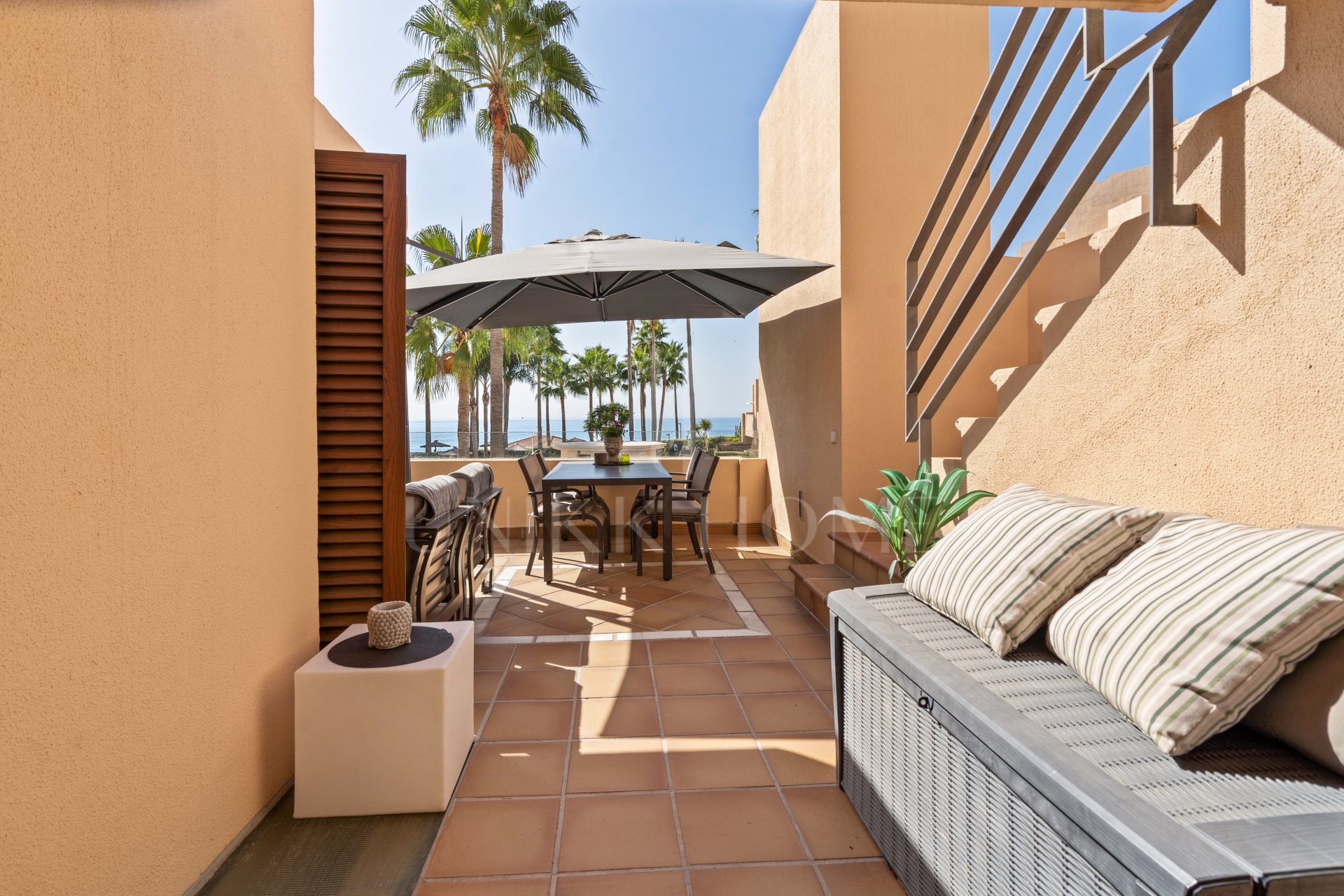 Elegant Duplex Penthouse with Private Pool – Frontline Beach in Bahía de la Plata, Estepona