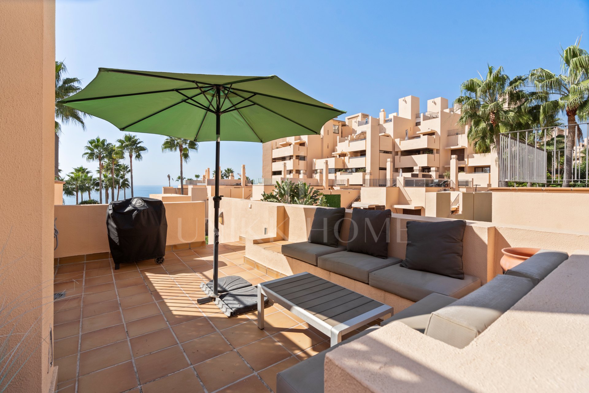 Elegant Duplex Penthouse with Private Pool – Frontline Beach in Bahía de la Plata, Estepona