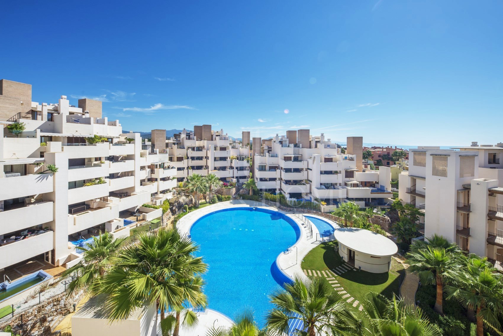 Elegant Duplex Penthouse with Private Pool – Frontline Beach in Bahía de la Plata, Estepona