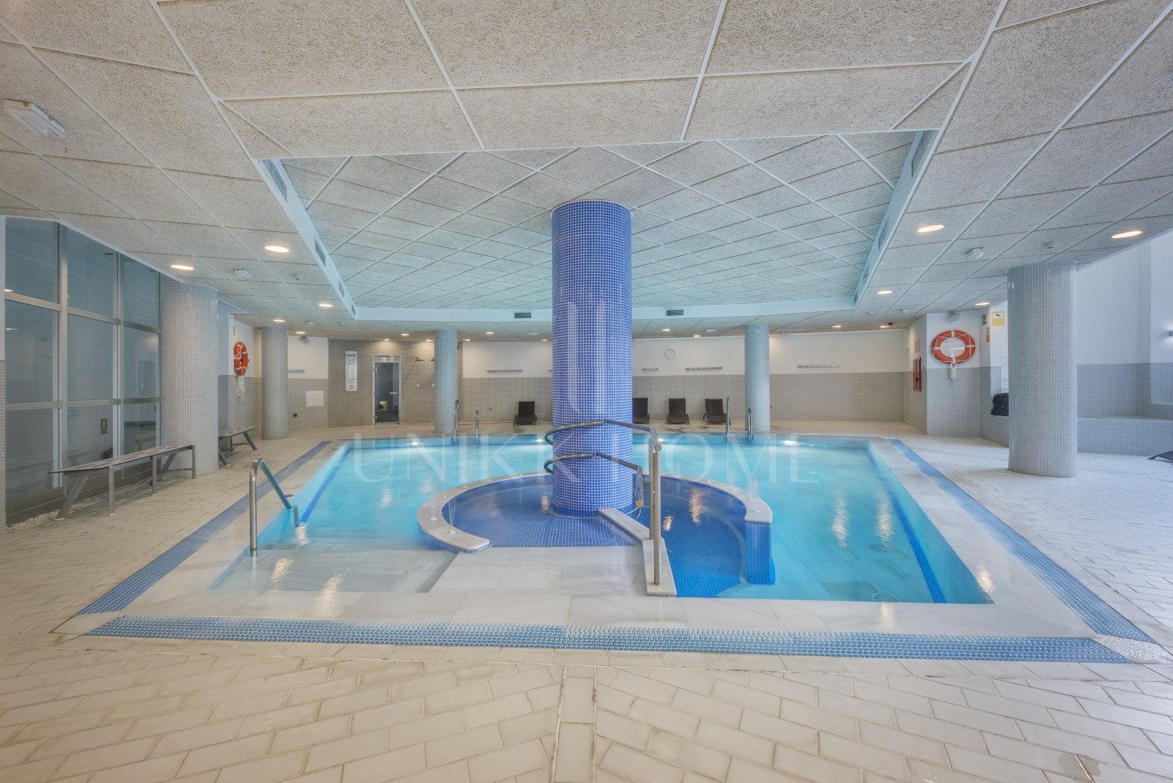 Elegant Duplex Penthouse with Private Pool – Frontline Beach in Bahía de la Plata, Estepona