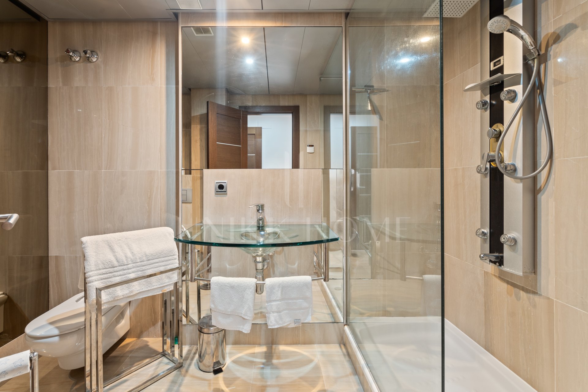 Elegant Duplex Penthouse with Private Pool – Frontline Beach in Bahía de la Plata, Estepona