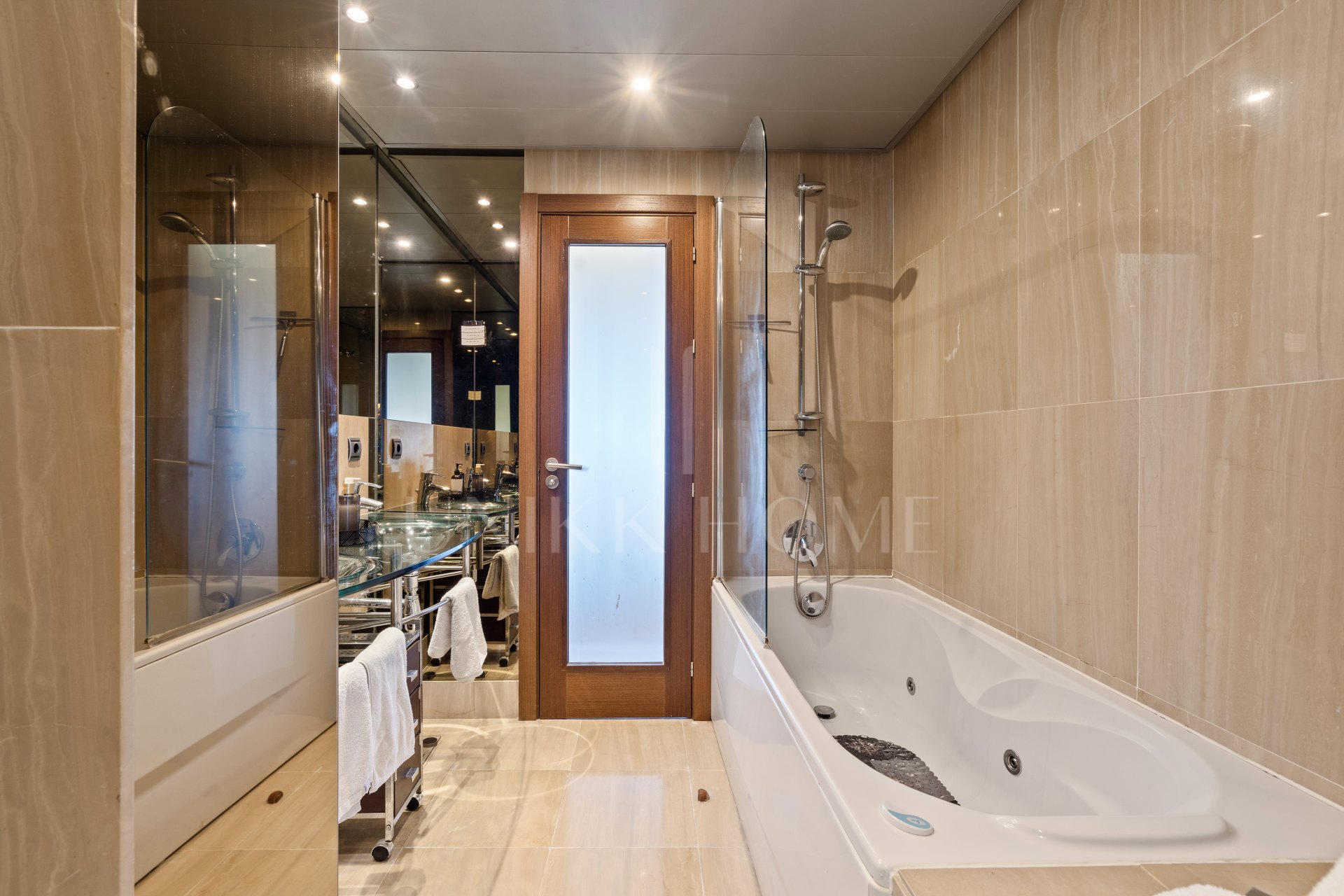 Elegant Duplex Penthouse with Private Pool – Frontline Beach in Bahía de la Plata, Estepona