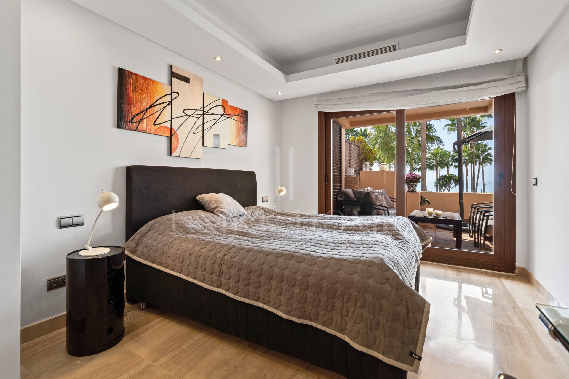 Elegant Duplex Penthouse with Private Pool – Frontline Beach in Bahía de la Plata, Estepona