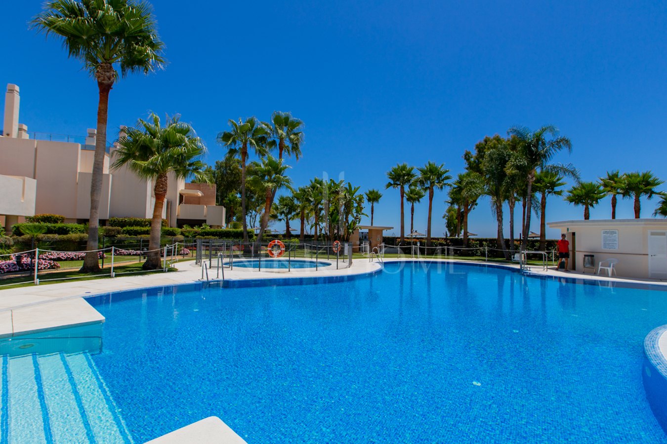 Elegant Duplex Penthouse with Private Pool – Frontline Beach in Bahía de la Plata, Estepona