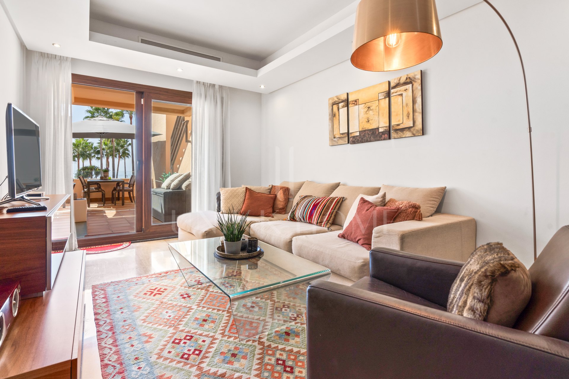 Elegant Duplex Penthouse with Private Pool – Frontline Beach in Bahía de la Plata, Estepona