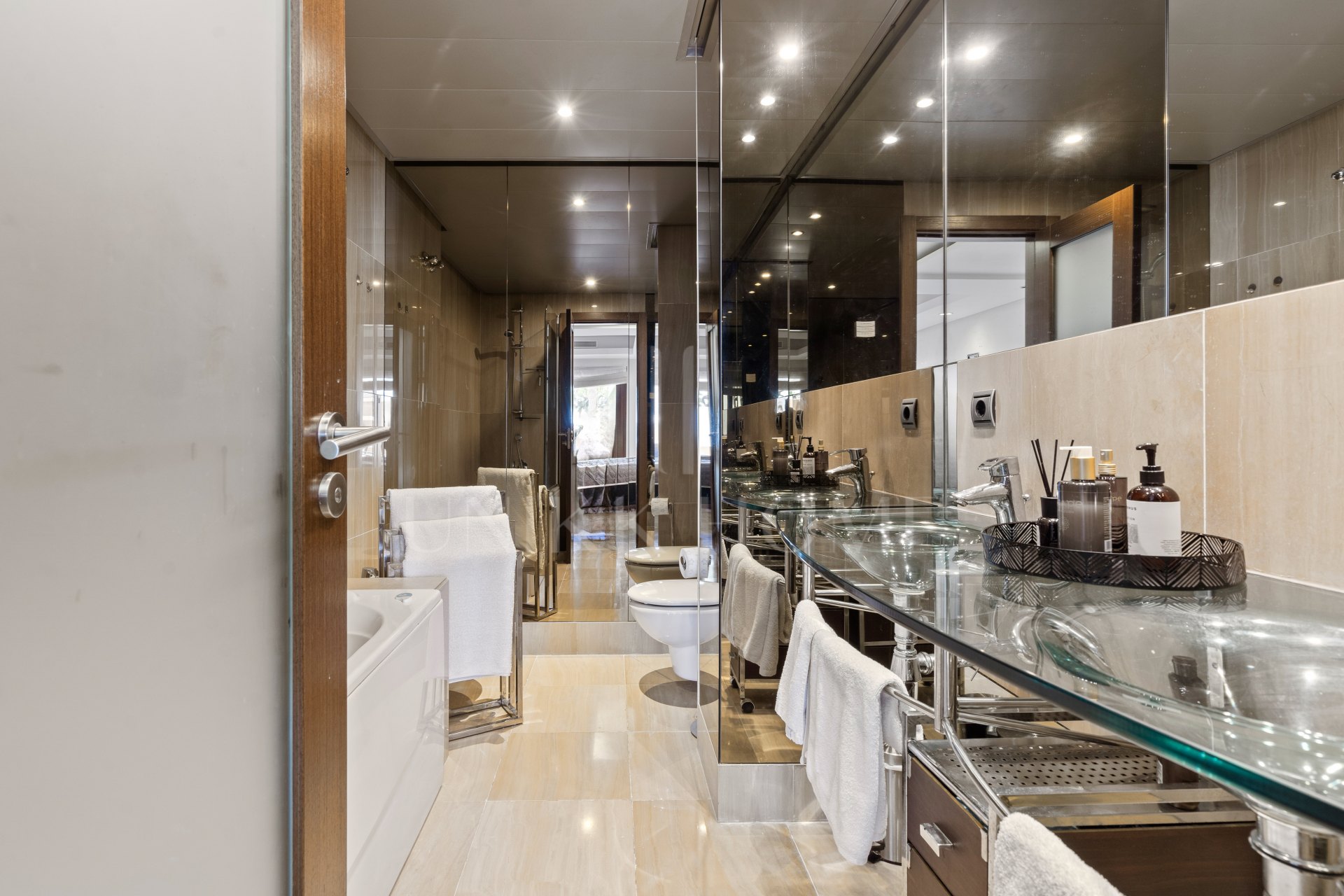 Elegant Duplex Penthouse with Private Pool – Frontline Beach in Bahía de la Plata, Estepona