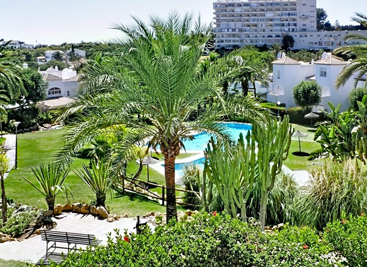 5-bedroom townhouse with private garden and magnificent communal areas - 500 meters from the sea - El Padron