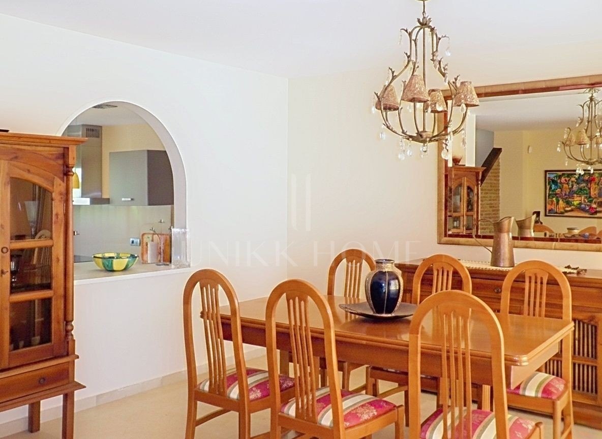 5-bedroom townhouse with private garden and magnificent communal areas - 500 meters from the sea - El Padron