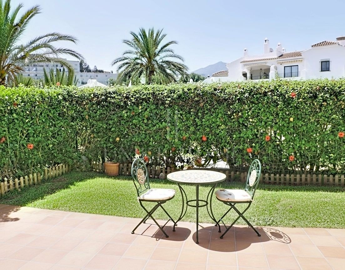 5-bedroom townhouse with private garden and magnificent communal areas - 500 meters from the sea - El Padron