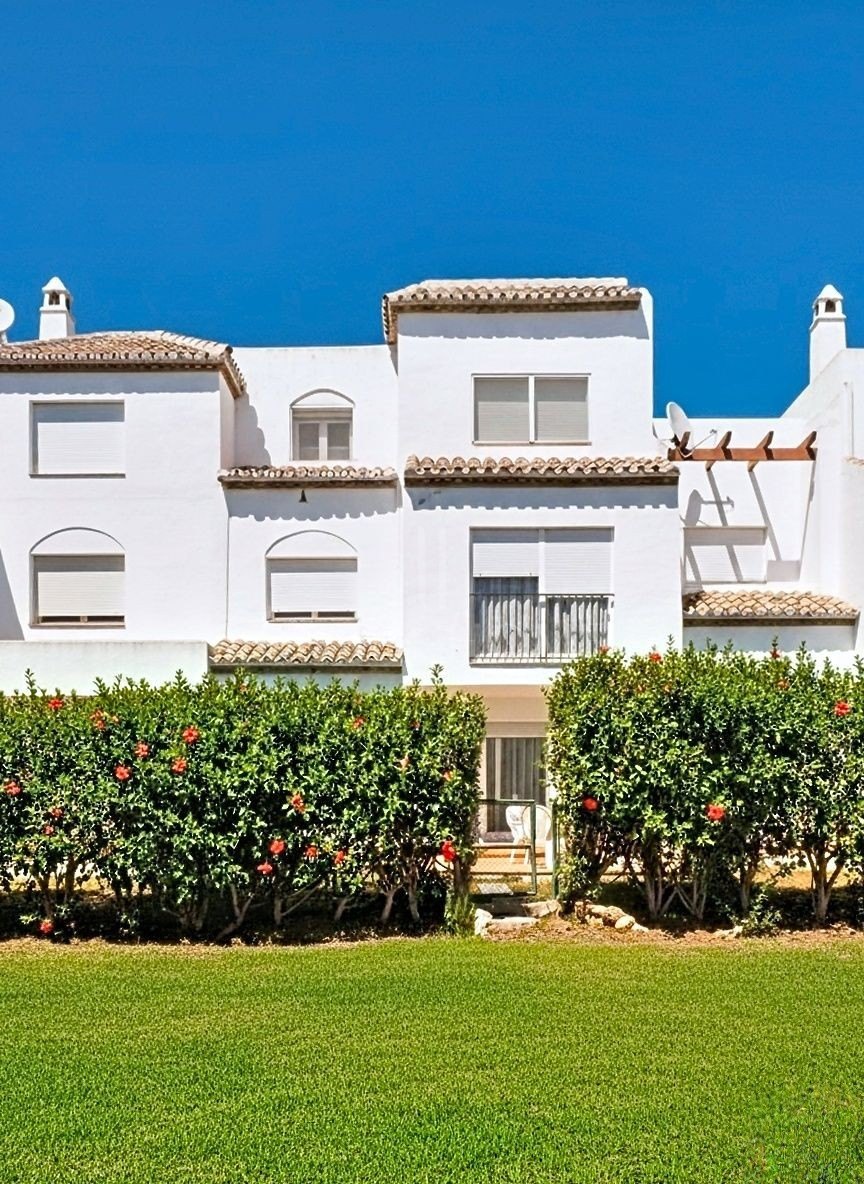 5-bedroom townhouse with private garden and magnificent communal areas - 500 meters from the sea - El Padron