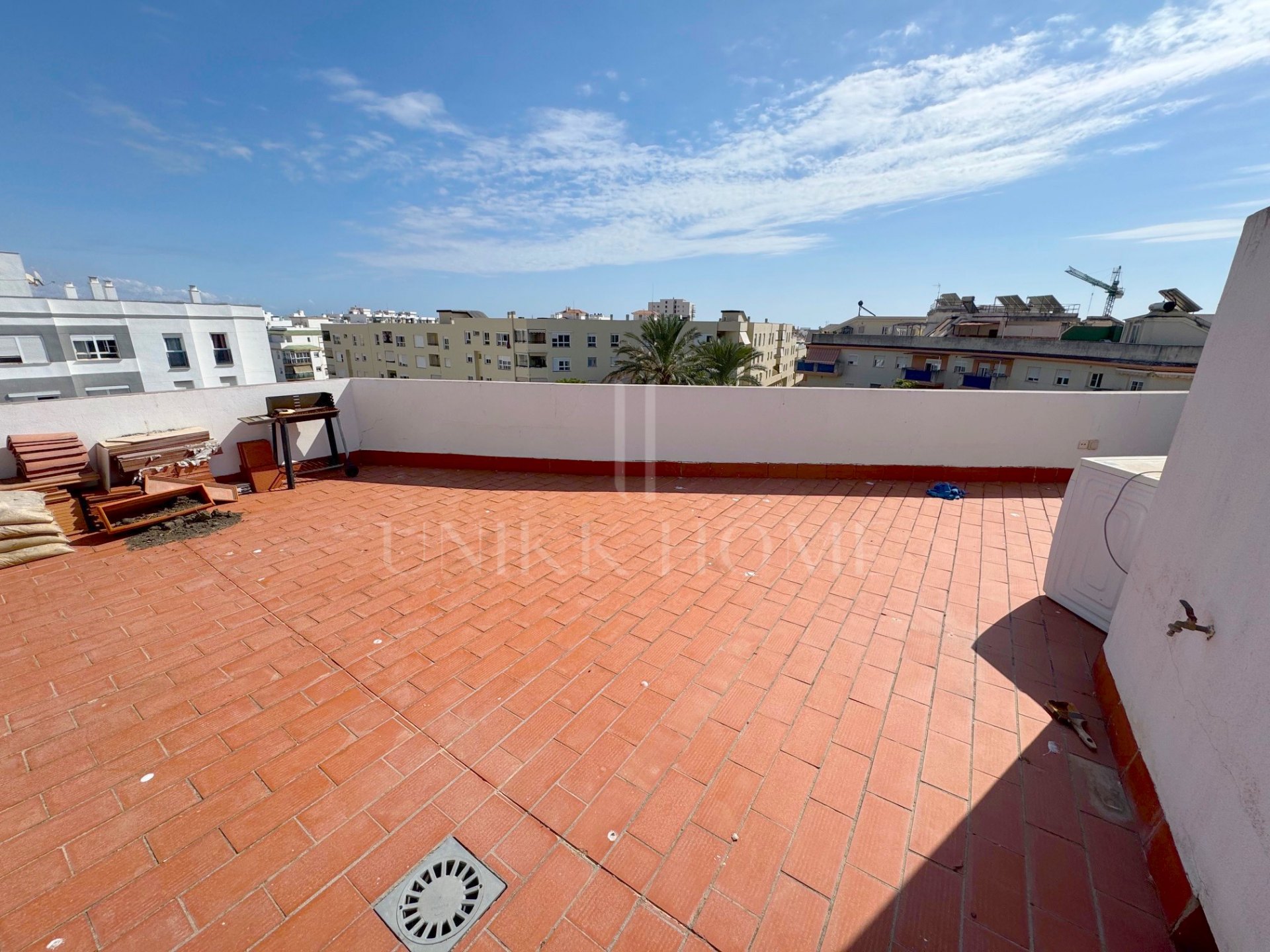 4 Bedrooms Penthouse with Solarium in Estepona Center - 3 minutes walk to the beach