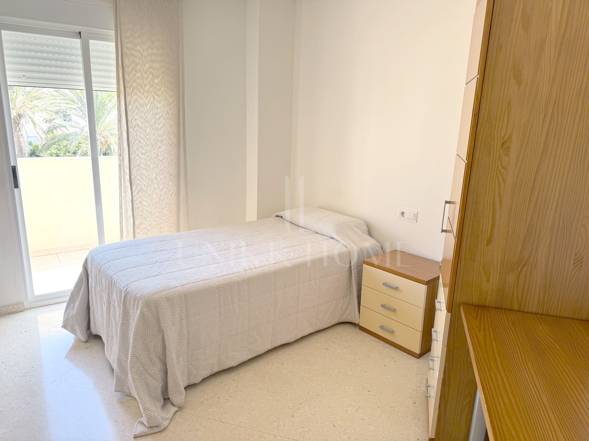 4 Bedrooms Penthouse with Solarium in Estepona Center - 3 minutes walk to the beach