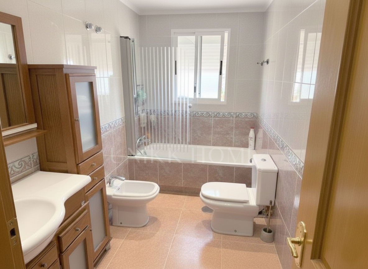 4 Bedrooms Penthouse with Solarium in Estepona Center - 3 minutes walk to the beach