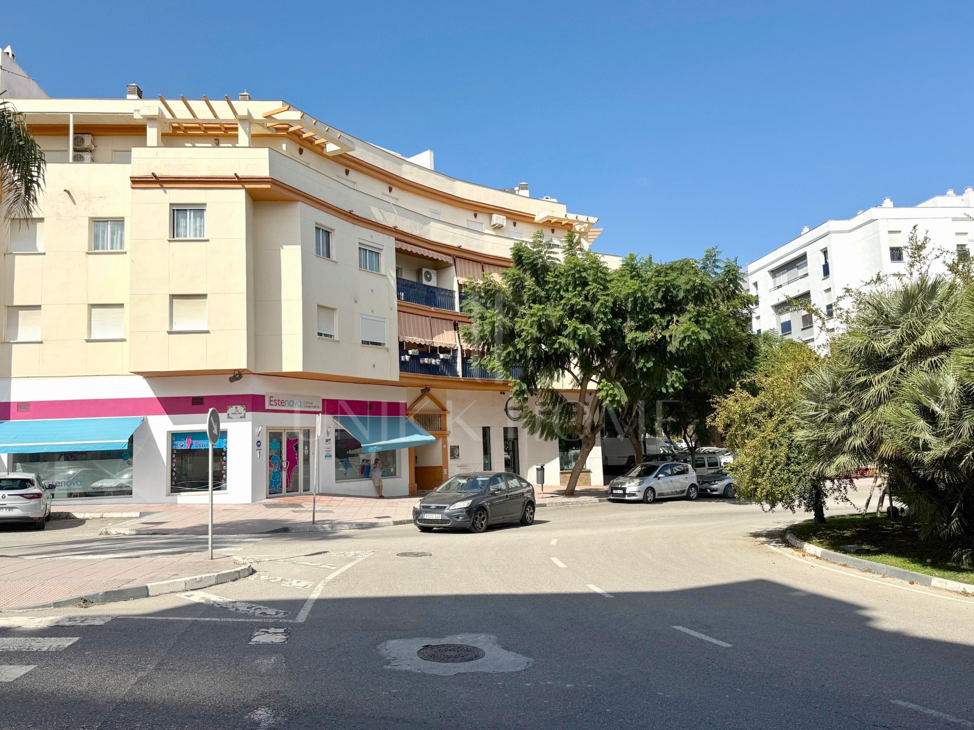 4 Bedrooms Penthouse with Solarium in Estepona Center - 3 minutes walk to the beach