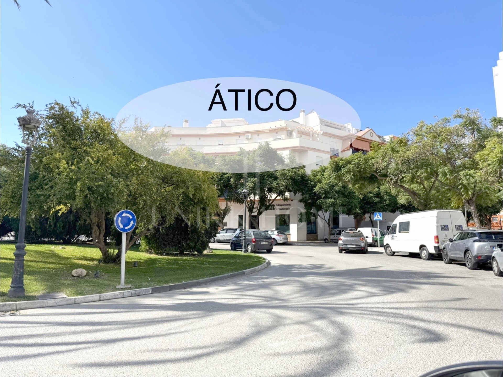 Ático de 4 dormitorios con solárium en el centro de Estepona - a 3 minutos a pie de la playa