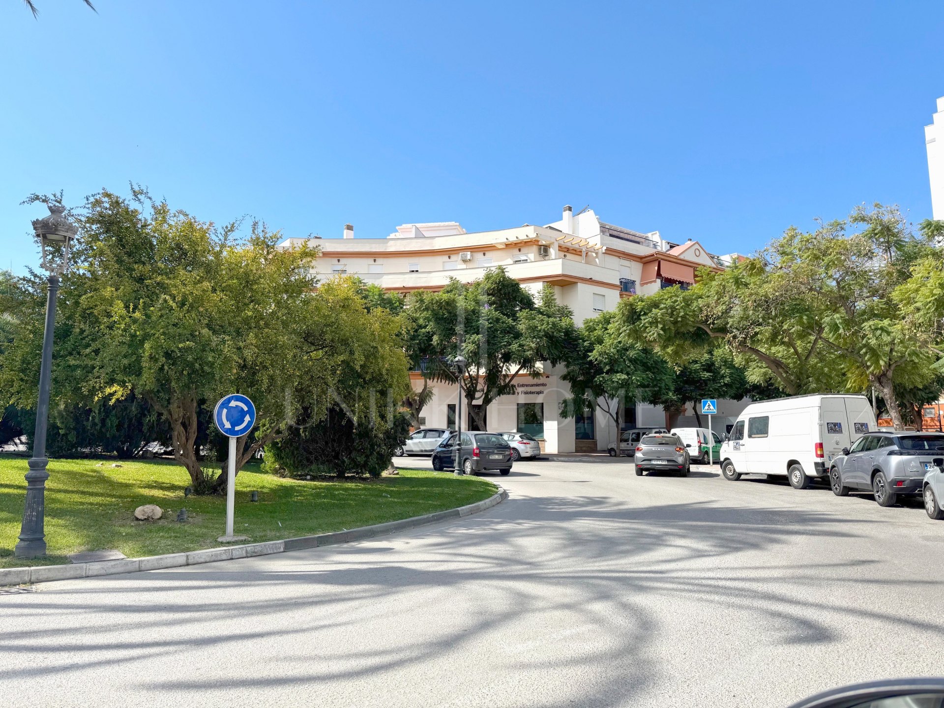 4 Bedrooms Penthouse with Solarium in Estepona Center - 3 minutes walk to the beach