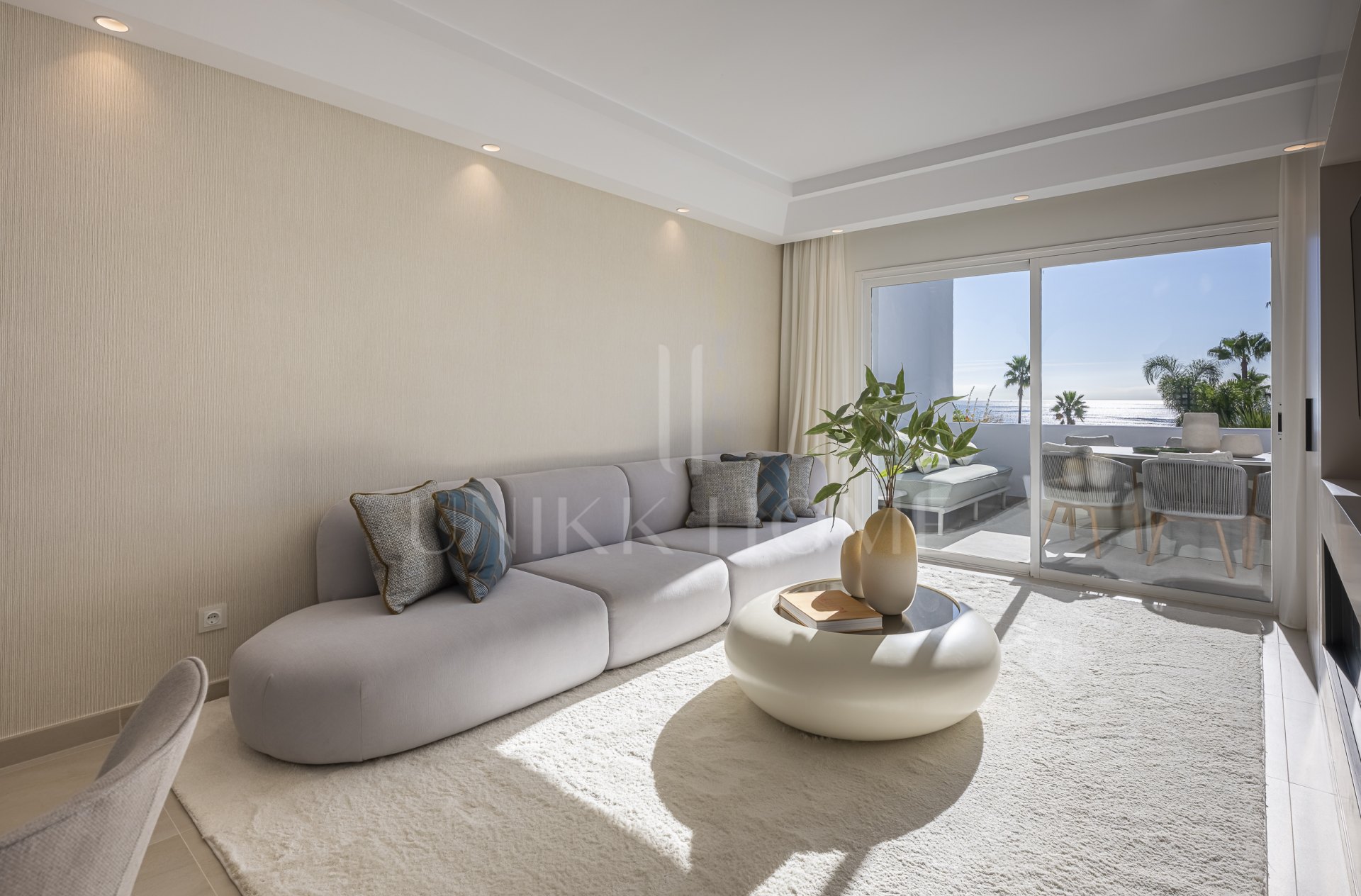 Elegante Apartamento Frente al Mar con Vistas al Mediterráneo – Costalita Estepona