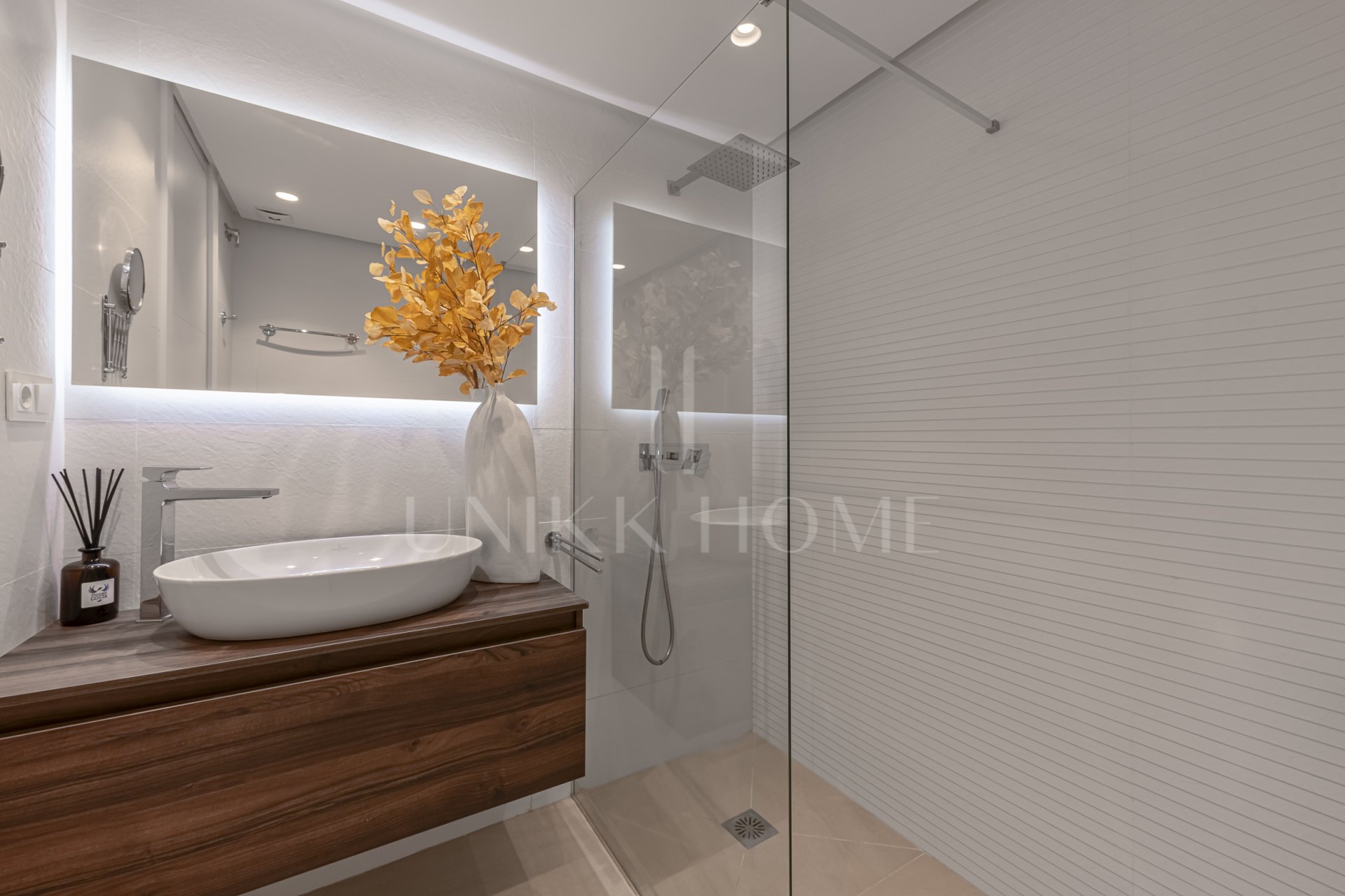 Elegante Apartamento Frente al Mar con Vistas al Mediterráneo – Costalita Estepona