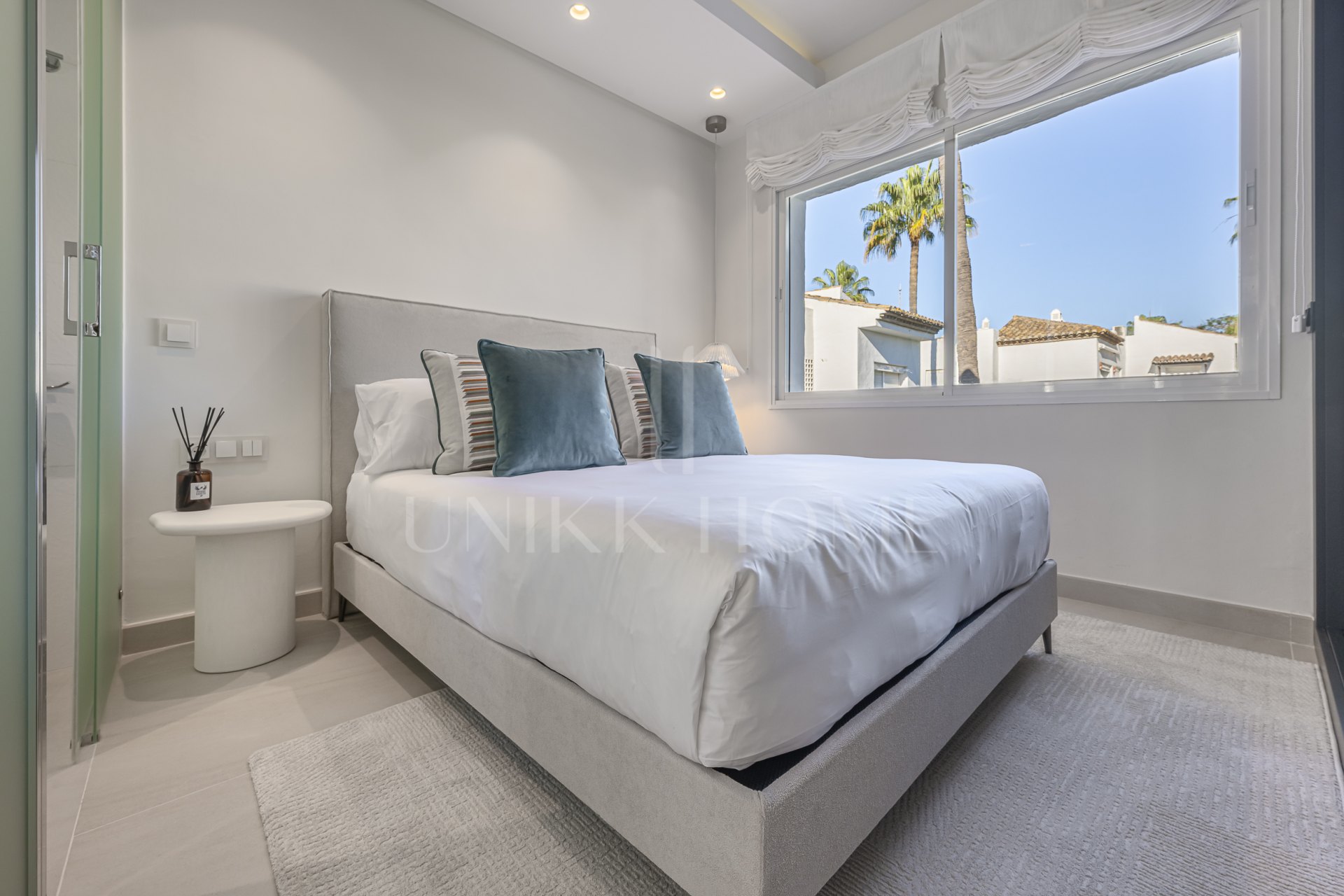Elegante Apartamento Frente al Mar con Vistas al Mediterráneo – Costalita Estepona