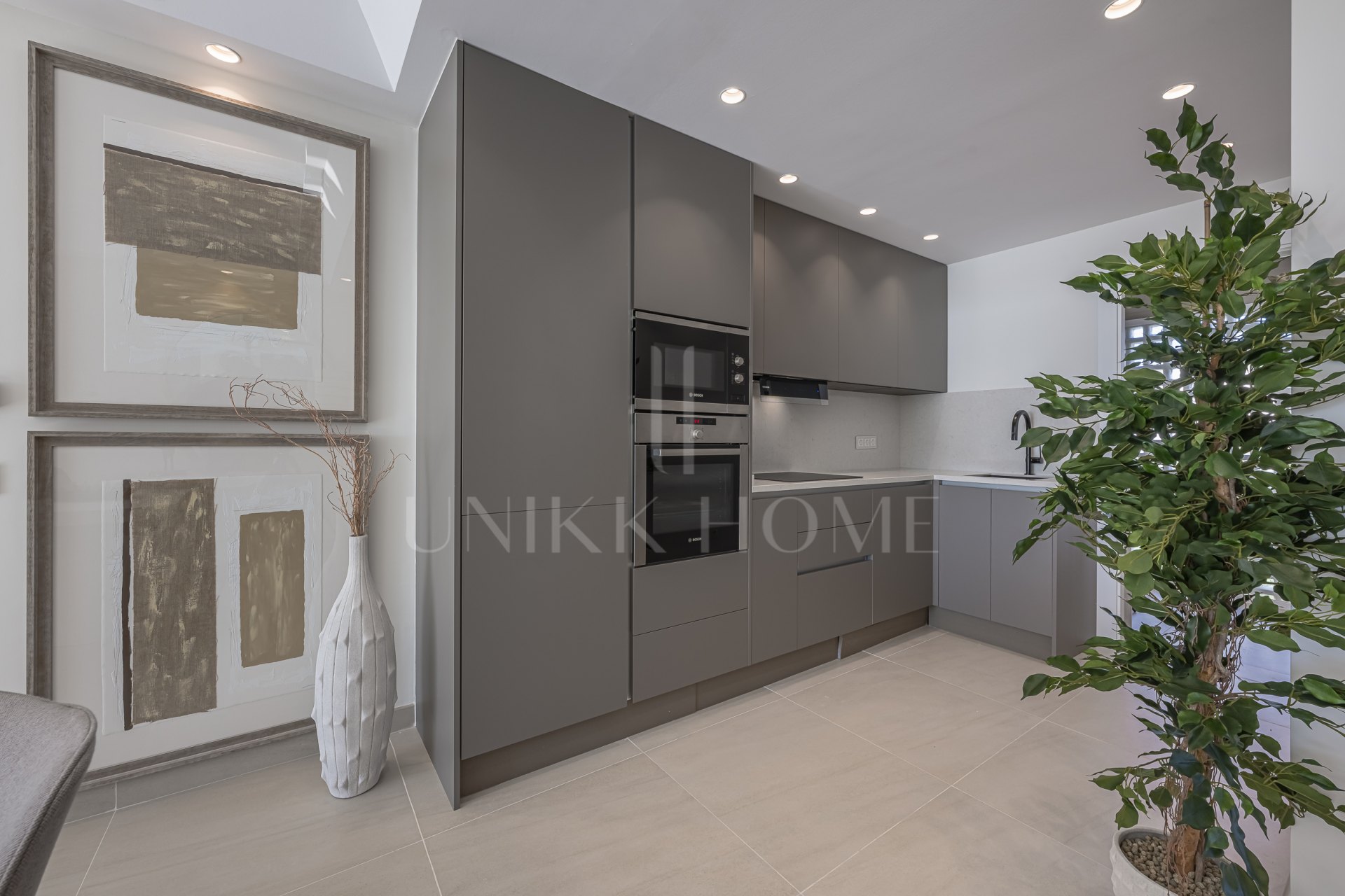 Elegante Apartamento Frente al Mar con Vistas al Mediterráneo – Costalita Estepona