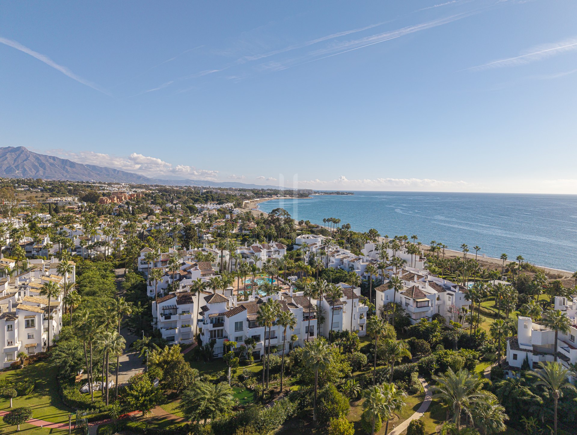 Elegante Apartamento Frente al Mar con Vistas al Mediterráneo – Costalita Estepona