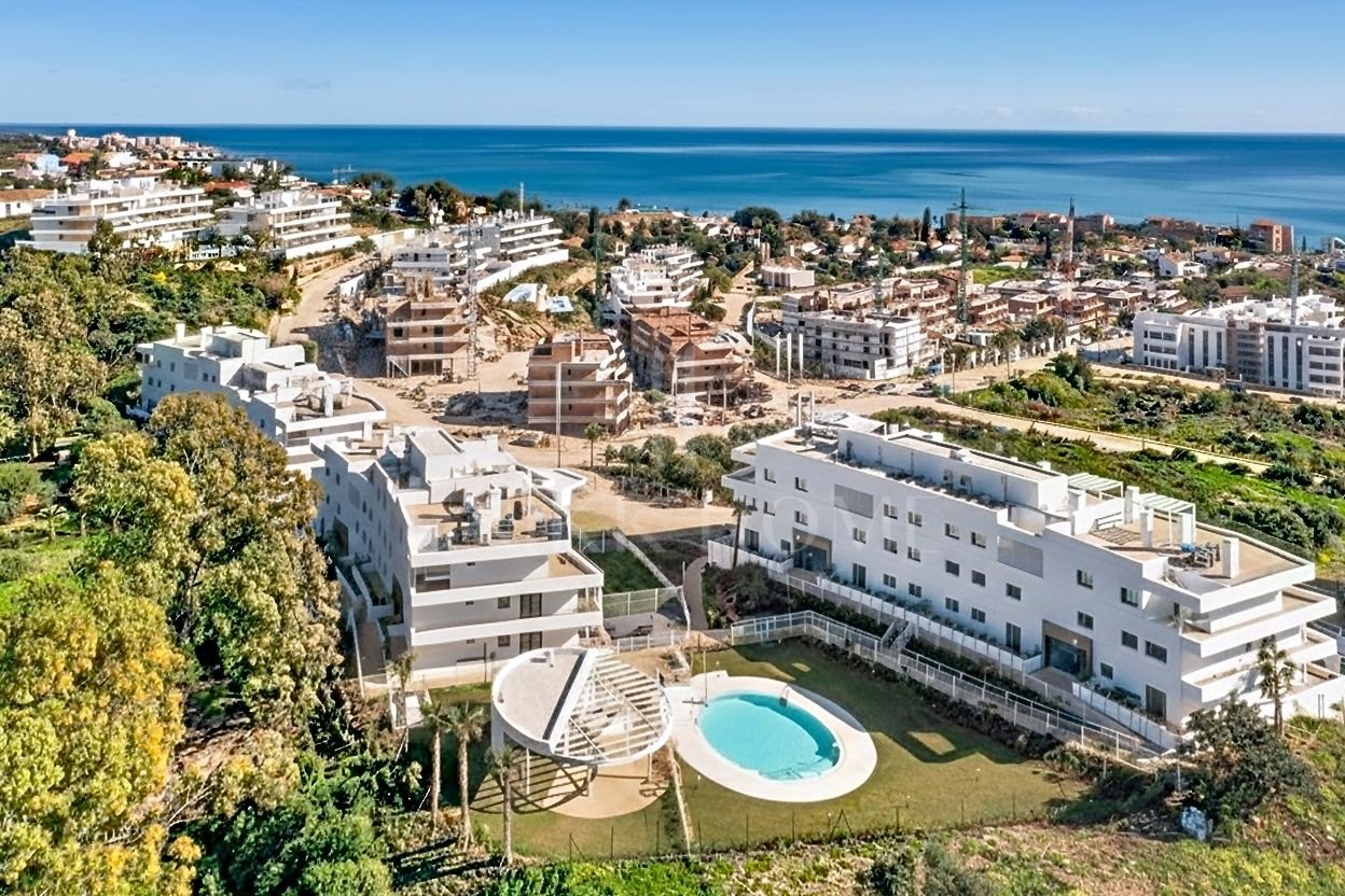 Apartamento a Estrenar de 2 Dormitorios con Vistas al Mar en la Zona Oeste de Estepona – A Pocos Pasos de la Playa