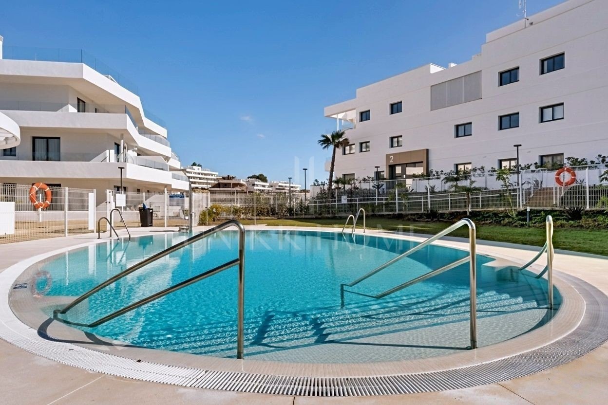 Apartamento a Estrenar de 2 Dormitorios con Vistas al Mar en la Zona Oeste de Estepona – A Pocos Pasos de la Playa