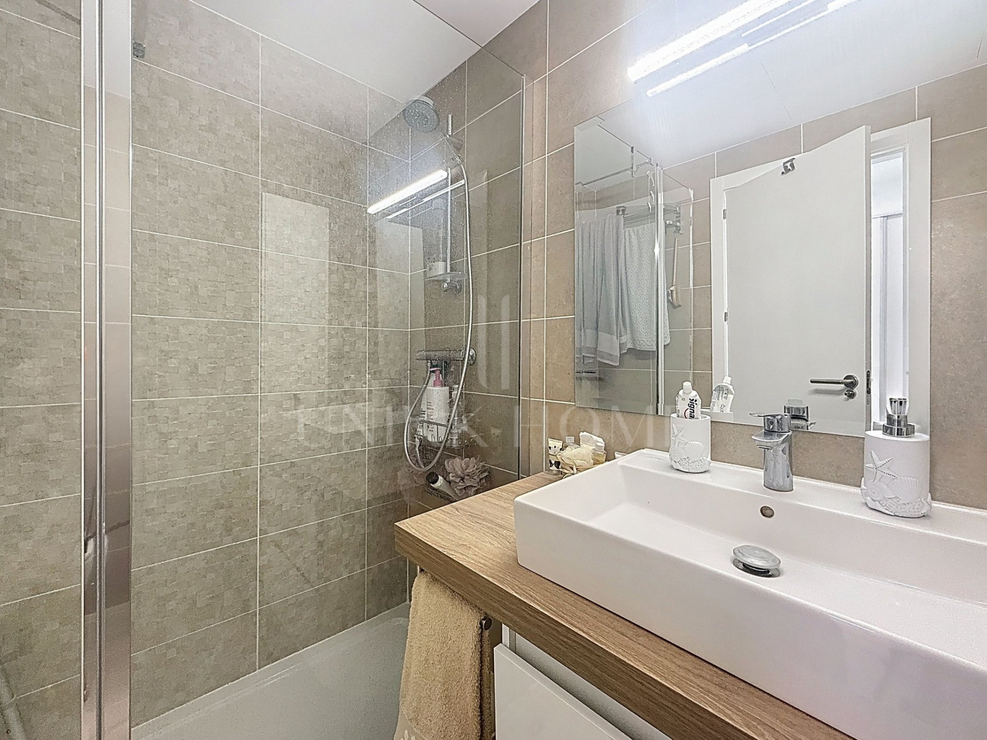 Ático de 3 dormitorios en el centro de Estepona a 5 minutos a pie de la playa - Construcción reciente