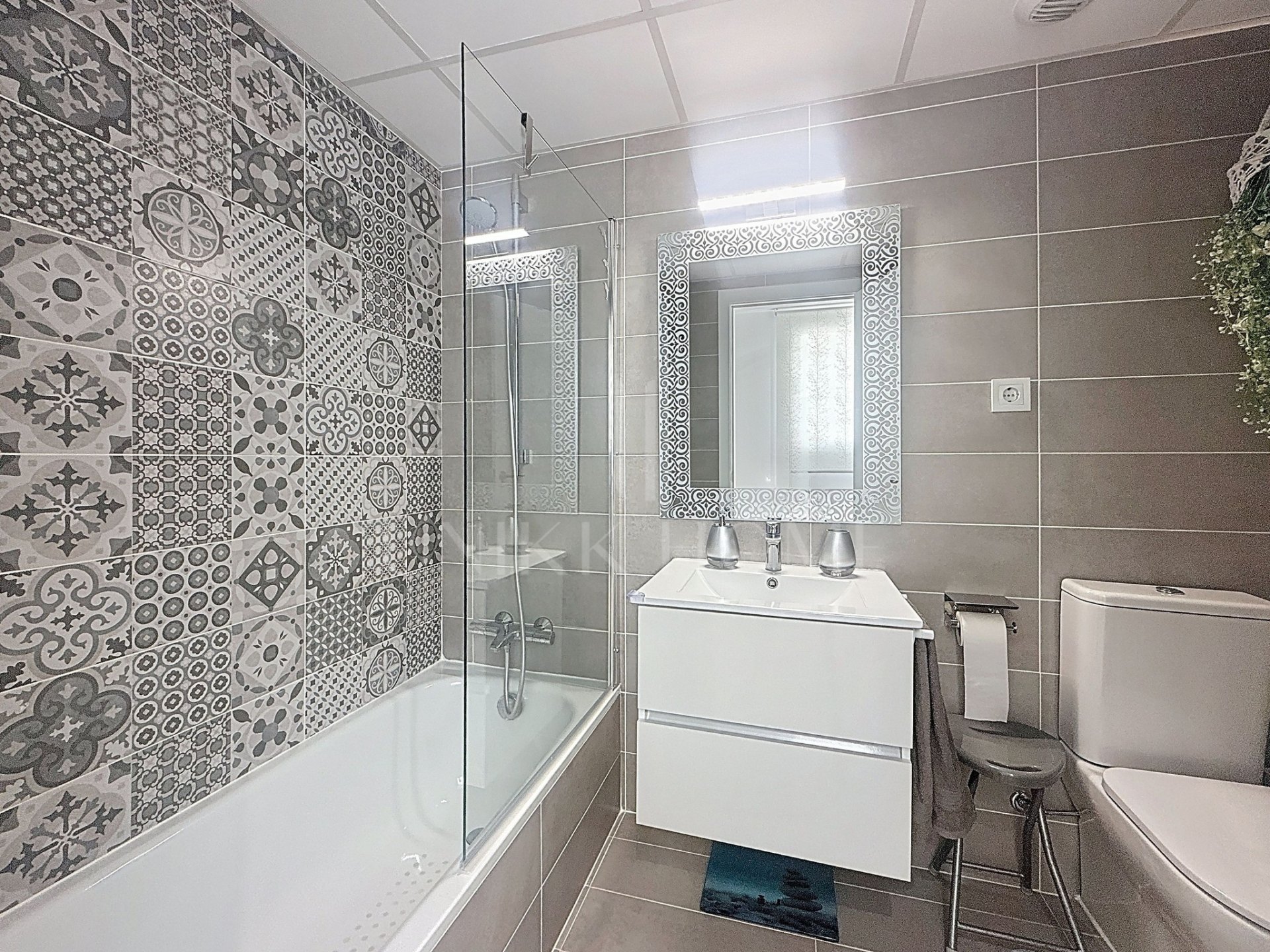 Ático de 3 dormitorios en el centro de Estepona a 5 minutos a pie de la playa - Construcción reciente