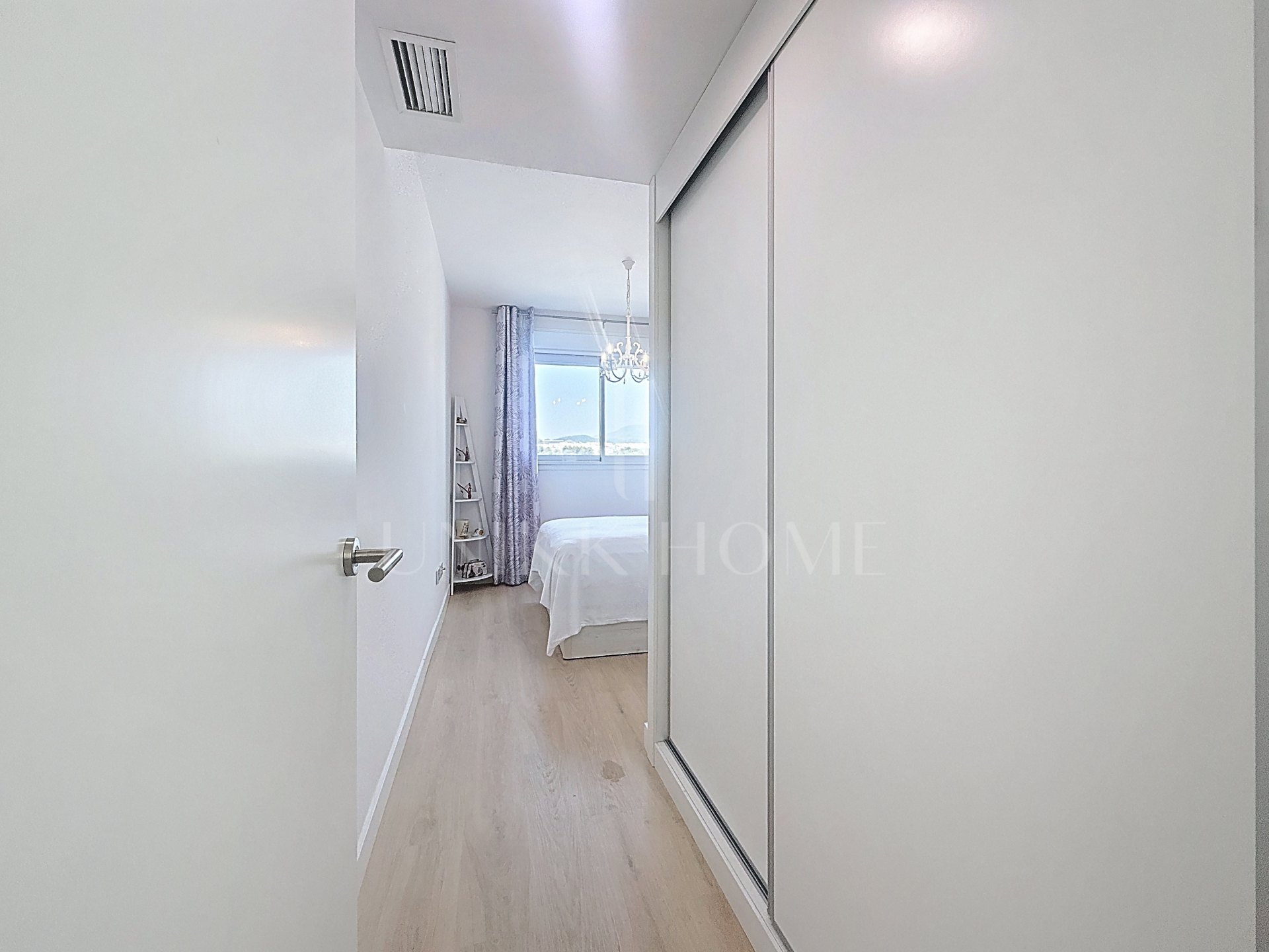 Ático de 3 dormitorios en el centro de Estepona a 5 minutos a pie de la playa - Construcción reciente