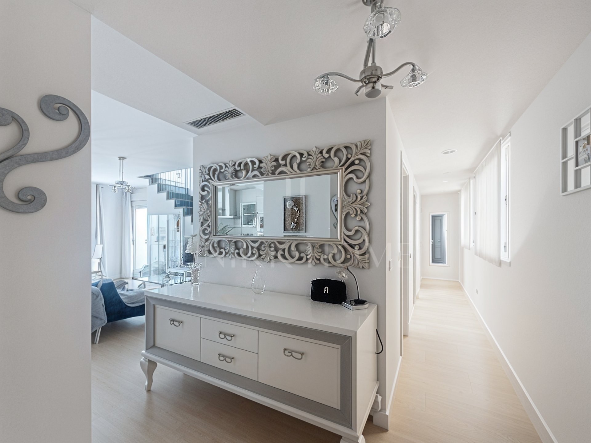 Ático de 3 dormitorios en el centro de Estepona a 5 minutos a pie de la playa - Construcción reciente